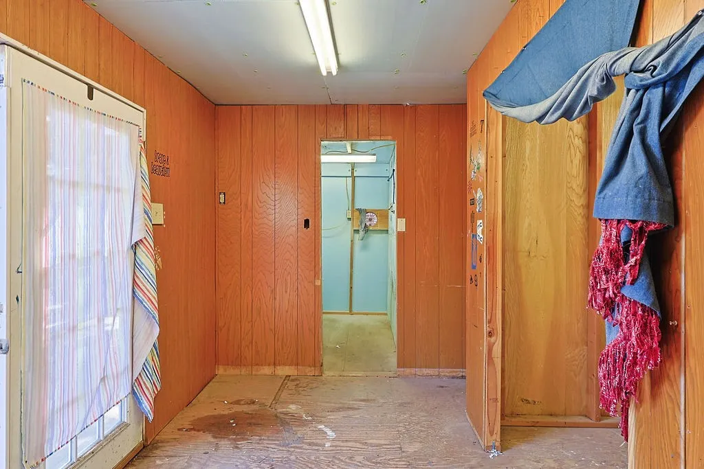 Single Family Residence For Sale in Taylor County , 3102 Ivanhoe Lane, Abilene, Texas 79605, 3 Bedroom, 2 Bathroom, 2 Garage spaces, 2,373 Sqft, built in 1965, mls#21309386, Real Estate Agent in Abilene, Homes For Sale in Taylor county, Homes For Sale in Abilene, Realtor in Abilene Texas, Real Estate Brokerage Independent Realty Texas, Luminita Cordes Realtor
