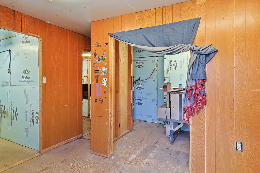 Single Family Residence For Sale in Taylor County , 3102 Ivanhoe Lane, Abilene, Texas 79605, 3 Bedroom, 2 Bathroom, 2 Garage spaces, 2,373 Sqft, built in 1965, mls#21309386, Real Estate Agent in Abilene, Homes For Sale in Taylor county, Homes For Sale in Abilene, Realtor in Abilene Texas, Real Estate Brokerage Independent Realty Texas, Luminita Cordes Realtor