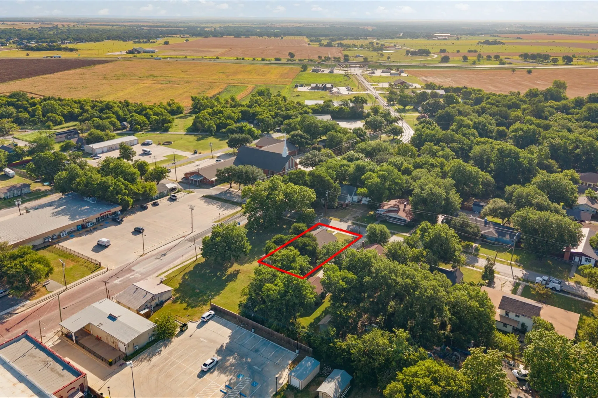 Single Family Residence For Sale in Johnson County , 102 S 4th Street, Grandview, Texas 76050, 2 Bedroom, 2 Bathroom, 1 Garage spaces, 1,424 Sqft, built in 1950, mls#21311441, Real Estate Agent in Grandview, Homes For Sale in Johnson county, Homes For Sale in Grandview, Realtor in Grandview Texas, Real Estate Brokerage Independent Realty Texas, Luminita Cordes Realtor