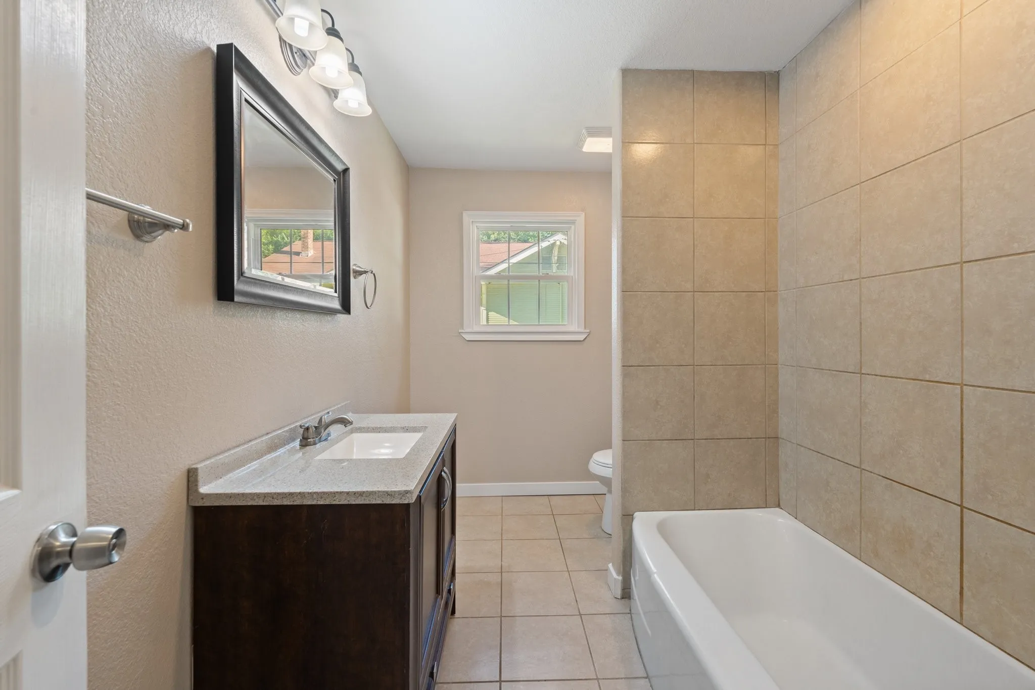 Single Family Residence For Sale in Johnson County , 102 S 4th Street, Grandview, Texas 76050, 2 Bedroom, 2 Bathroom, 1 Garage spaces, 1,424 Sqft, built in 1950, mls#21311441, Real Estate Agent in Grandview, Homes For Sale in Johnson county, Homes For Sale in Grandview, Realtor in Grandview Texas, Real Estate Brokerage Independent Realty Texas, Luminita Cordes Realtor