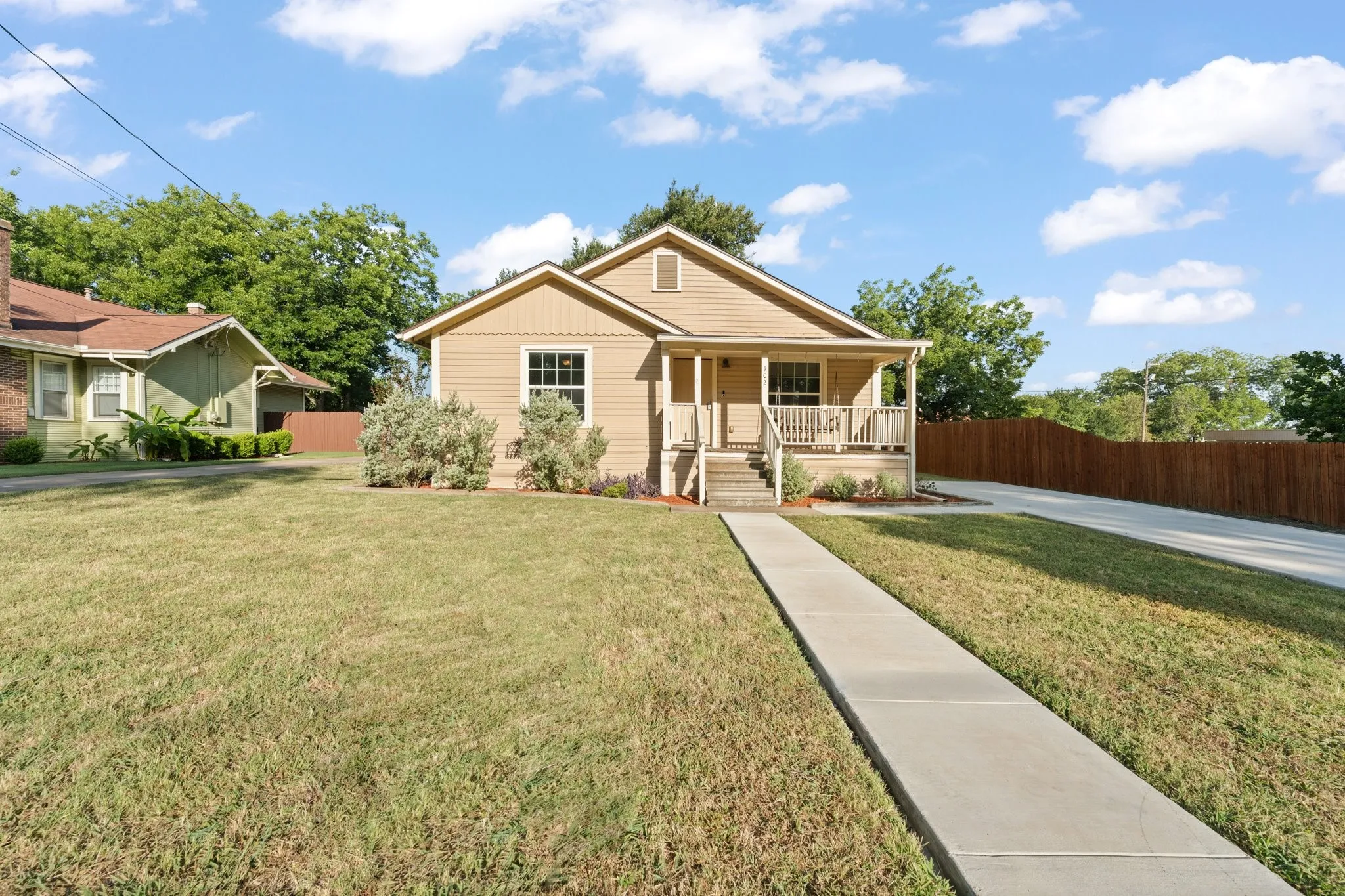 Single Family Residence For Sale in Johnson County , 102 S 4th Street, Grandview, Texas 76050, 2 Bedroom, 2 Bathroom, 1 Garage spaces, 1,424 Sqft, built in 1950, mls#21311441, Real Estate Agent in Grandview, Homes For Sale in Johnson county, Homes For Sale in Grandview, Realtor in Grandview Texas, Real Estate Brokerage Independent Realty Texas, Luminita Cordes Realtor