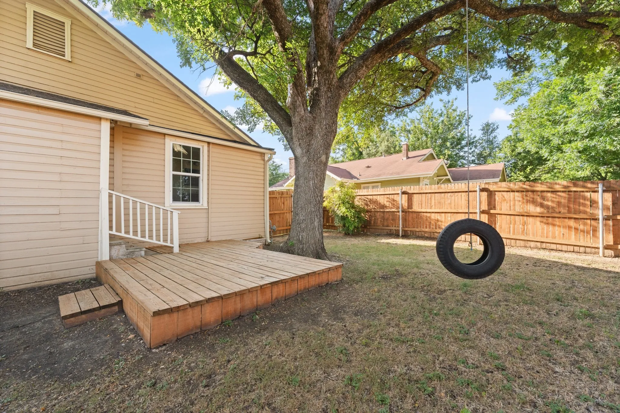 Single Family Residence For Sale in Johnson County , 102 S 4th Street, Grandview, Texas 76050, 2 Bedroom, 2 Bathroom, 1 Garage spaces, 1,424 Sqft, built in 1950, mls#21311441, Real Estate Agent in Grandview, Homes For Sale in Johnson county, Homes For Sale in Grandview, Realtor in Grandview Texas, Real Estate Brokerage Independent Realty Texas, Luminita Cordes Realtor