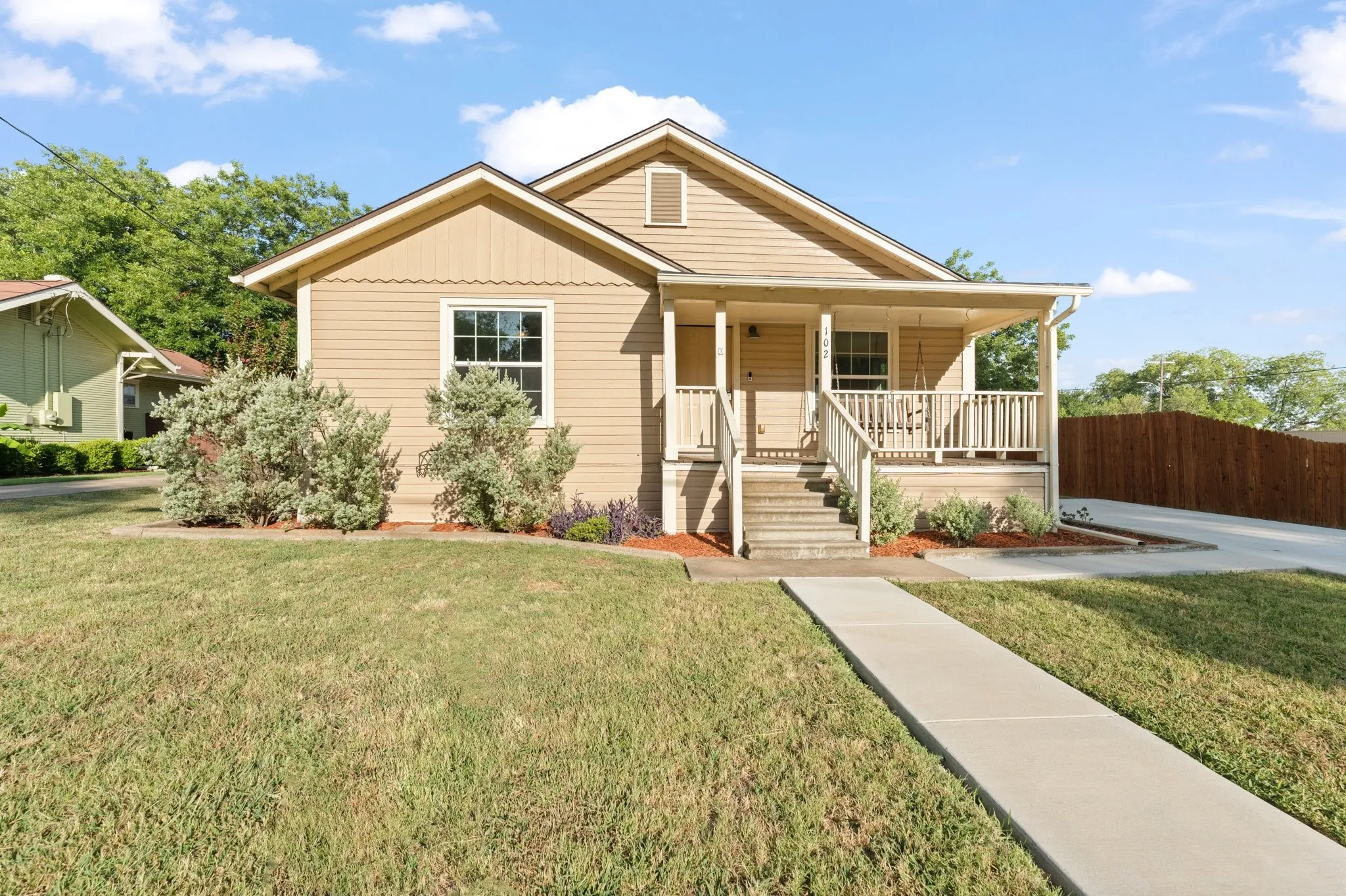Single Family Residence For Sale in Johnson County , 102 S 4th Street, Grandview, Texas 76050, 2 Bedroom, 2 Bathroom, 1 Garage spaces, 1,424 Sqft, built in 1950, mls#21311441, Real Estate Agent in Grandview, Homes For Sale in Johnson county, Homes For Sale in Grandview, Realtor in Grandview Texas, Real Estate Brokerage Independent Realty Texas, Luminita Cordes Realtor