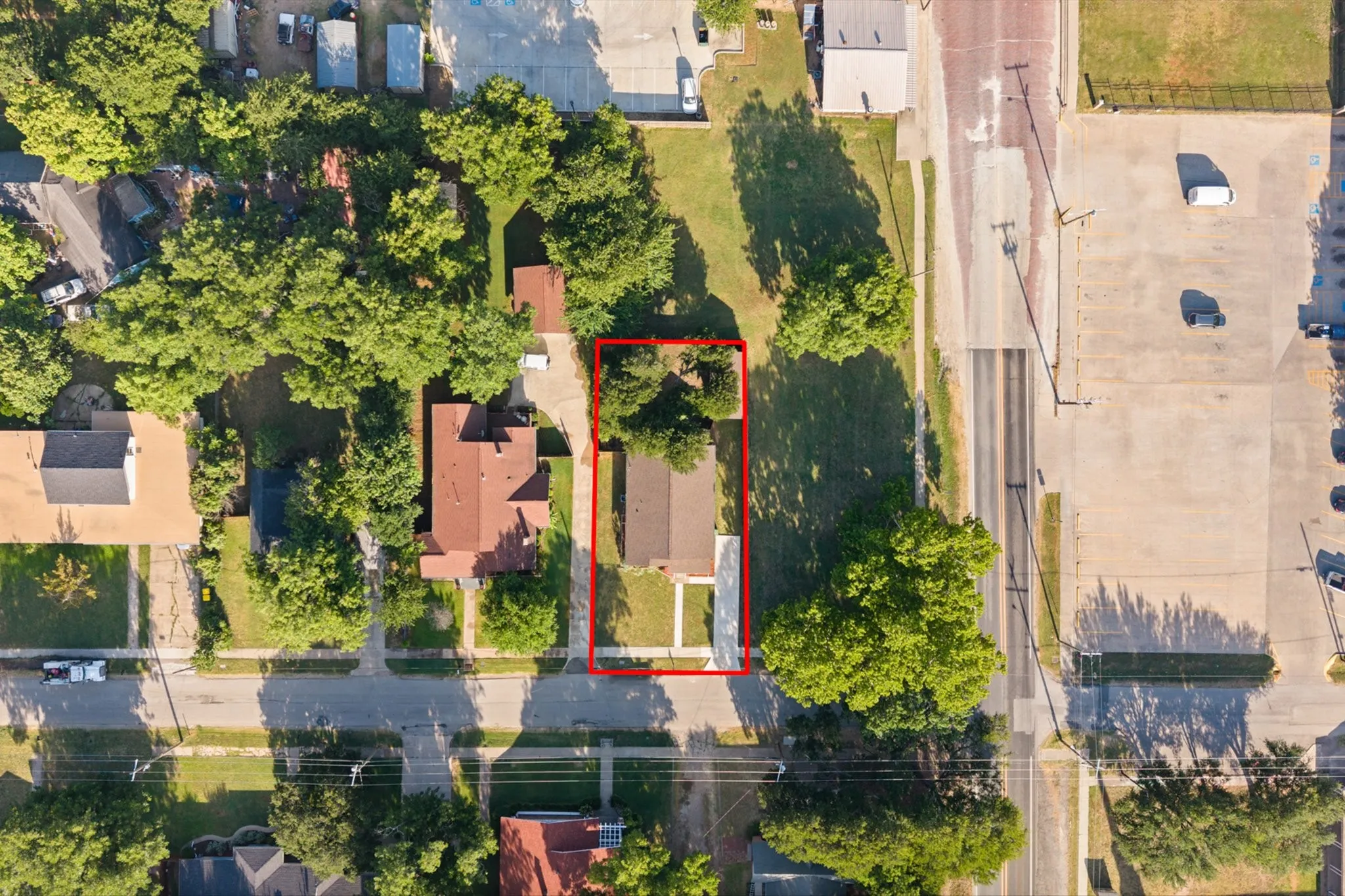 Single Family Residence For Sale in Johnson County , 102 S 4th Street, Grandview, Texas 76050, 2 Bedroom, 2 Bathroom, 1 Garage spaces, 1,424 Sqft, built in 1950, mls#21311441, Real Estate Agent in Grandview, Homes For Sale in Johnson county, Homes For Sale in Grandview, Realtor in Grandview Texas, Real Estate Brokerage Independent Realty Texas, Luminita Cordes Realtor