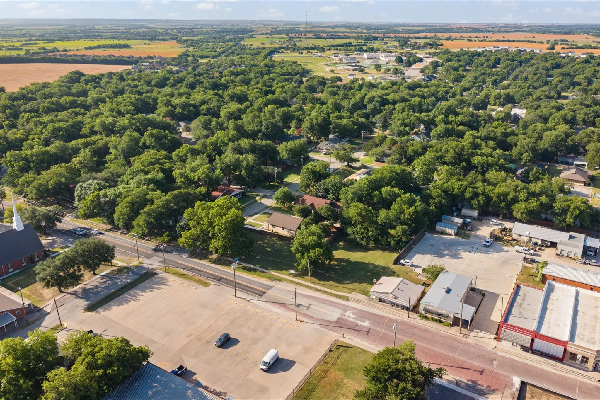 Single Family Residence For Sale in Johnson County , 102 S 4th Street, Grandview, Texas 76050, 2 Bedroom, 2 Bathroom, 1 Garage spaces, 1,424 Sqft, built in 1950, mls#21311441, Real Estate Agent in Grandview, Homes For Sale in Johnson county, Homes For Sale in Grandview, Realtor in Grandview Texas, Real Estate Brokerage Independent Realty Texas, Luminita Cordes Realtor