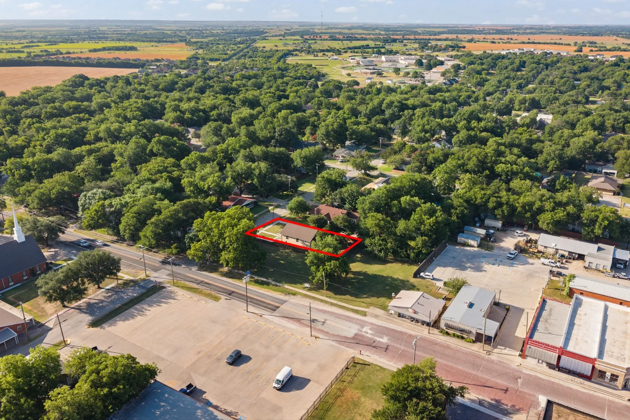 Single Family Residence For Sale in Johnson County , 102 S 4th Street, Grandview, Texas 76050, 2 Bedroom, 2 Bathroom, 1 Garage spaces, 1,424 Sqft, built in 1950, mls#21311441, Real Estate Agent in Grandview, Homes For Sale in Johnson county, Homes For Sale in Grandview, Realtor in Grandview Texas, Real Estate Brokerage Independent Realty Texas, Luminita Cordes Realtor