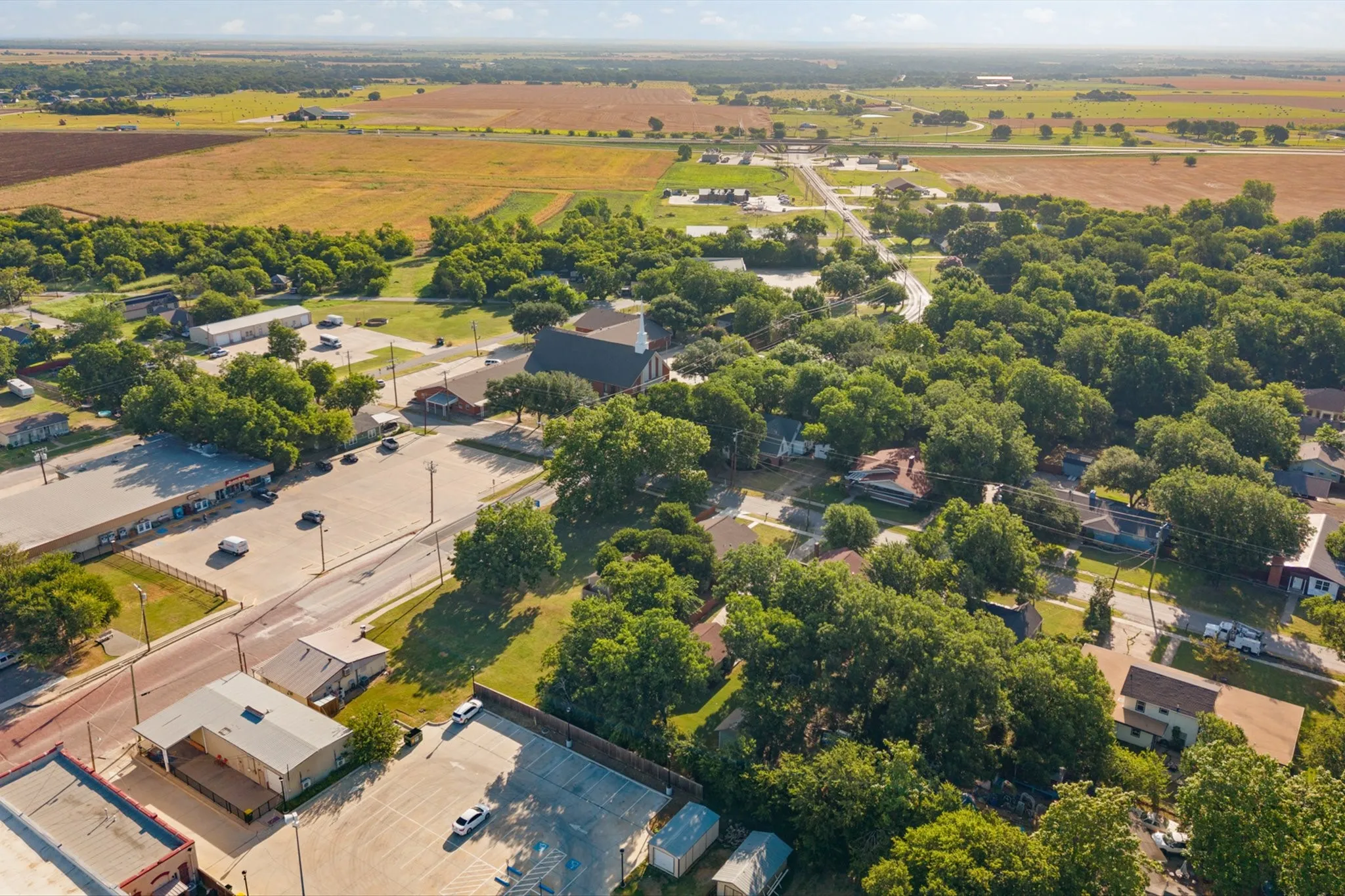 Single Family Residence For Sale in Johnson County , 102 S 4th Street, Grandview, Texas 76050, 2 Bedroom, 2 Bathroom, 1 Garage spaces, 1,424 Sqft, built in 1950, mls#21311441, Real Estate Agent in Grandview, Homes For Sale in Johnson county, Homes For Sale in Grandview, Realtor in Grandview Texas, Real Estate Brokerage Independent Realty Texas, Luminita Cordes Realtor
