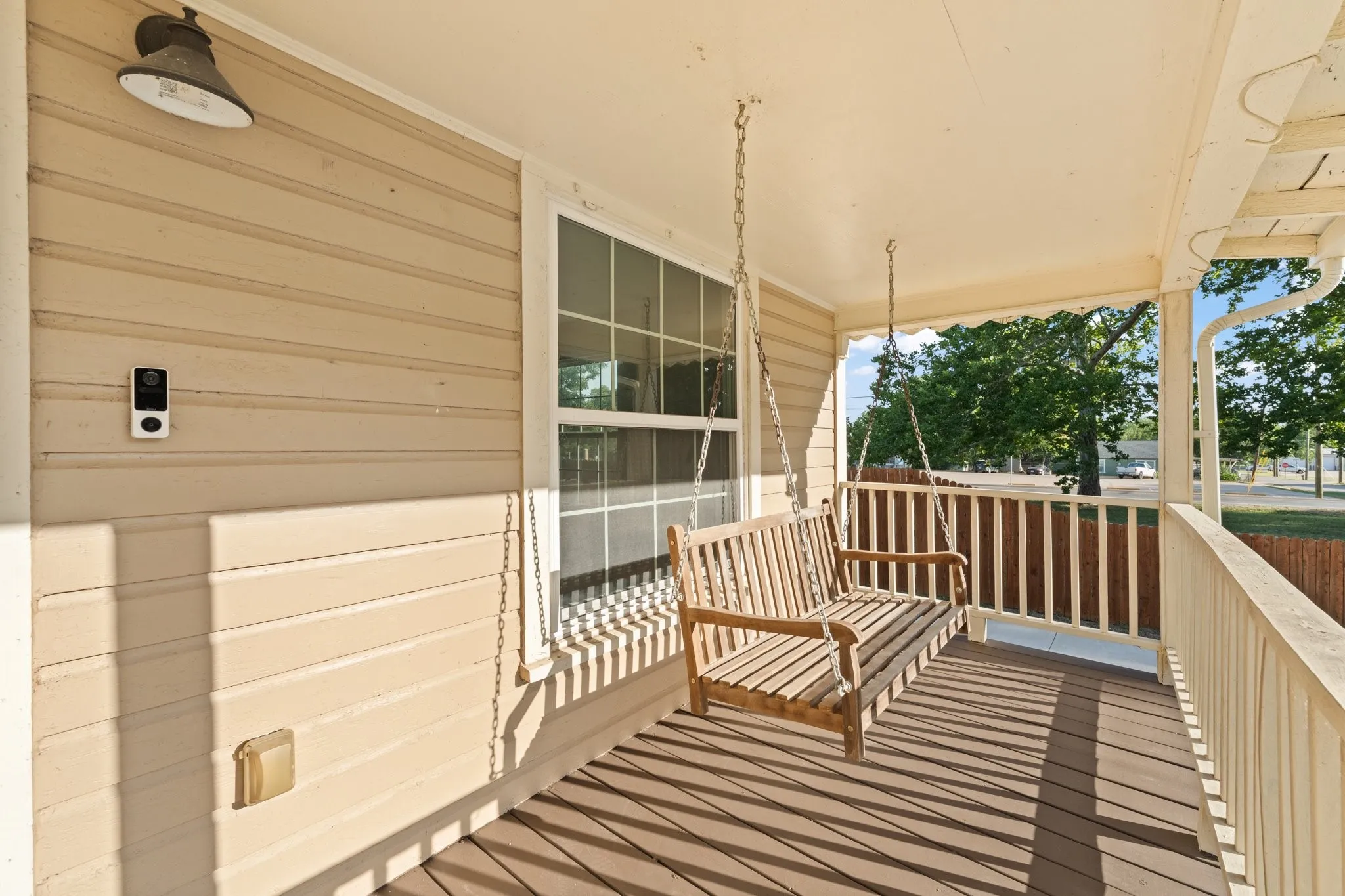 Single Family Residence For Sale in Johnson County , 102 S 4th Street, Grandview, Texas 76050, 2 Bedroom, 2 Bathroom, 1 Garage spaces, 1,424 Sqft, built in 1950, mls#21311441, Real Estate Agent in Grandview, Homes For Sale in Johnson county, Homes For Sale in Grandview, Realtor in Grandview Texas, Real Estate Brokerage Independent Realty Texas, Luminita Cordes Realtor
