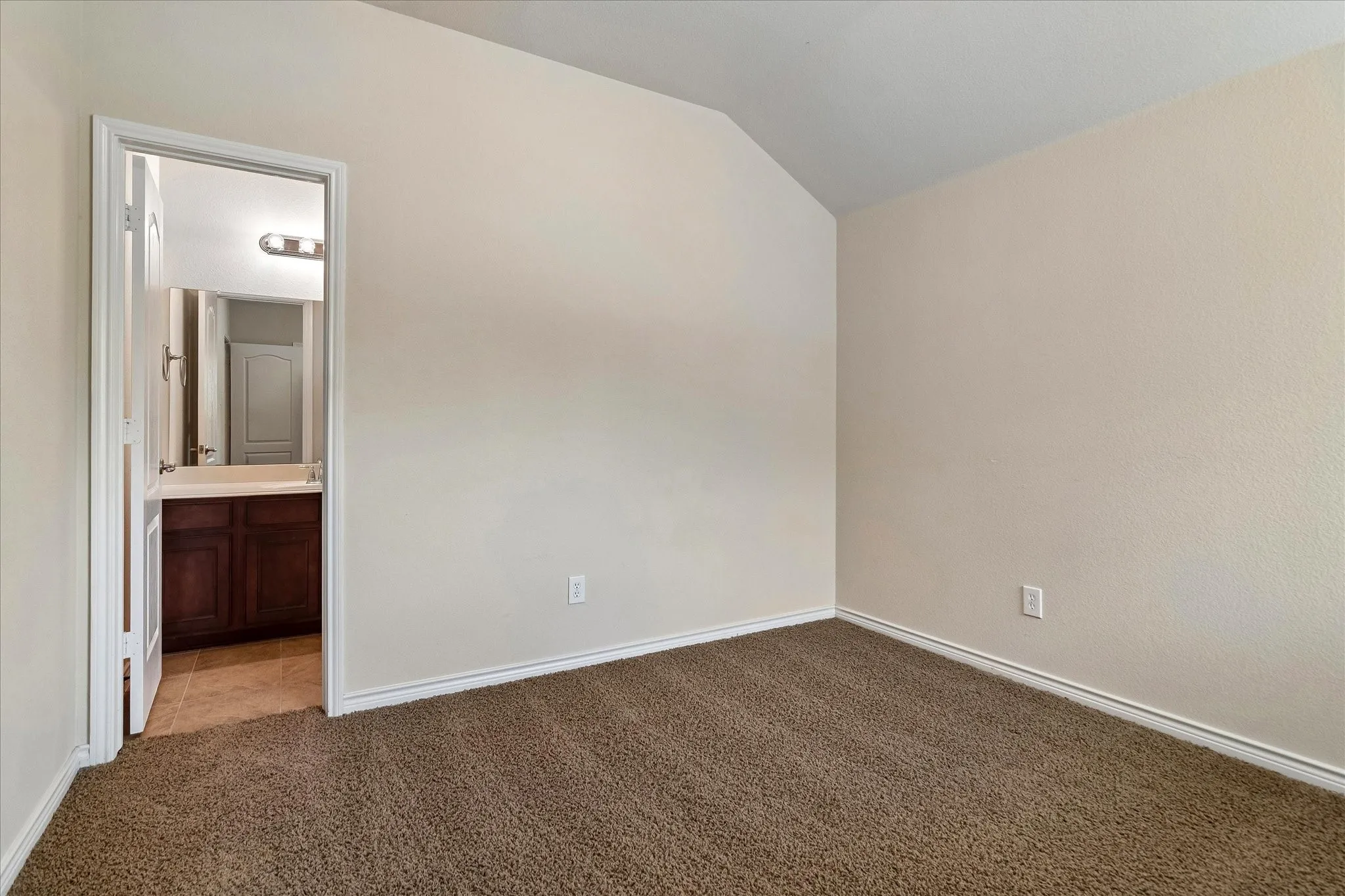 Townhouse For Sale in Collin County , 5566 Grosseto Drive, Frisco, Texas 75034, 2 Bedrooms, 3 Bathrooms, 2 Garage spaces, 1,670 Sqft, built in 2008, Price $360,000, mls#21318363, Real Estate Agent in Frisco, Homes For Sale in Collin county, Homes For Sale in Frisco, Realtor in Frisco Texas, Real Estate Brokerage Independent Realty Texas, Luminita Cordes Realtor