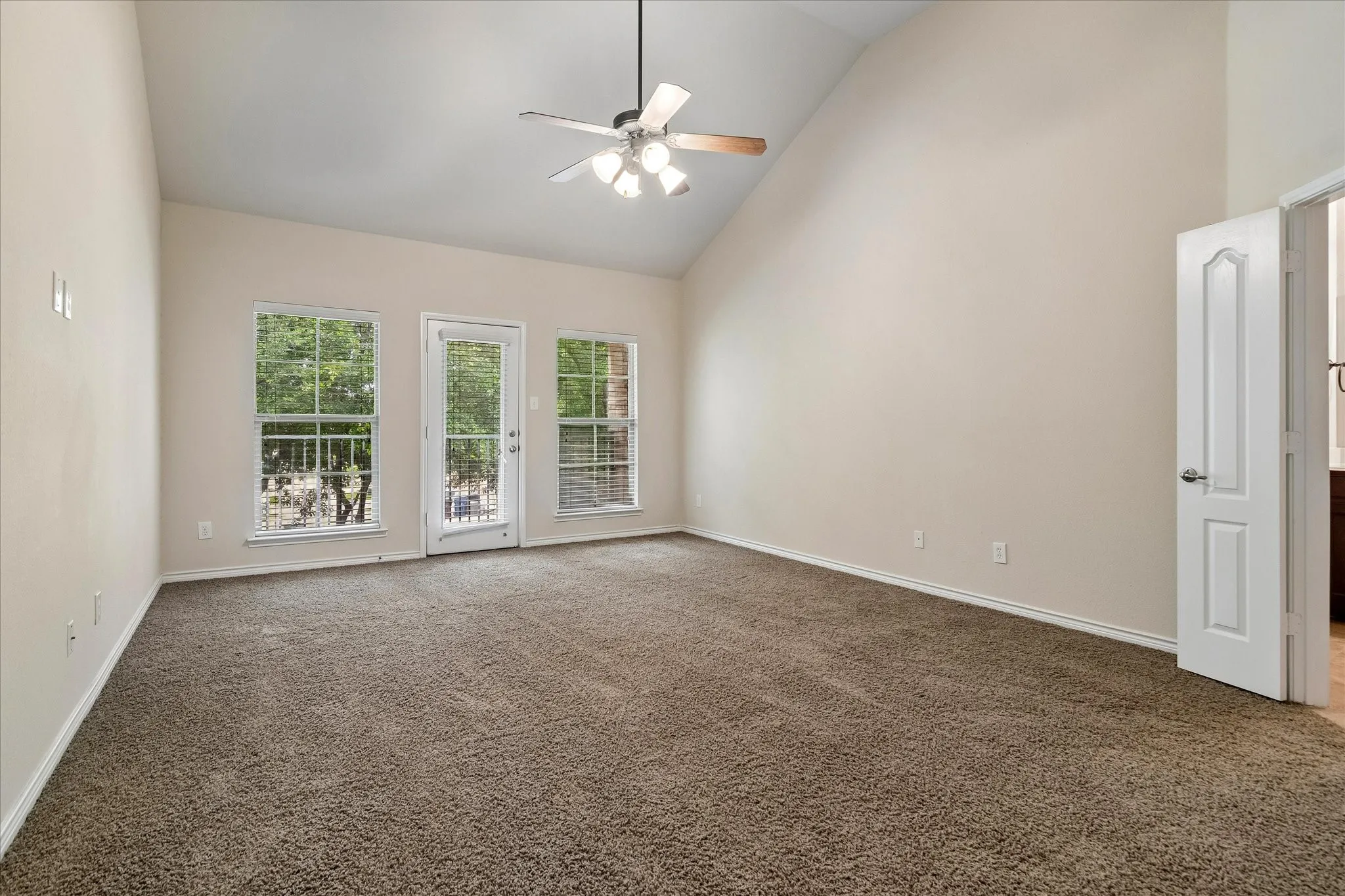 Townhouse For Sale in Collin County , 5566 Grosseto Drive, Frisco, Texas 75034, 2 Bedrooms, 3 Bathrooms, 2 Garage spaces, 1,670 Sqft, built in 2008, Price $360,000, mls#21318363, Real Estate Agent in Frisco, Homes For Sale in Collin county, Homes For Sale in Frisco, Realtor in Frisco Texas, Real Estate Brokerage Independent Realty Texas, Luminita Cordes Realtor