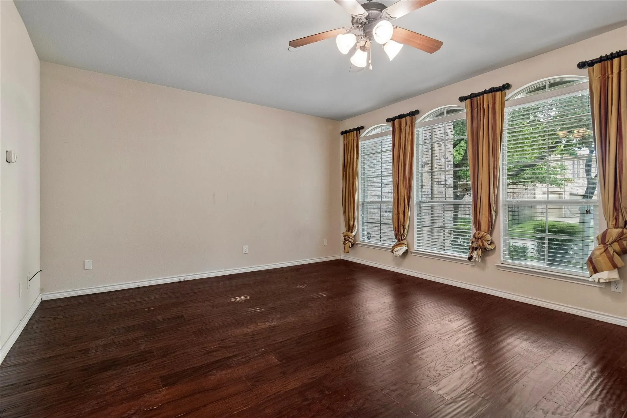 Townhouse For Sale in Collin County , 5566 Grosseto Drive, Frisco, Texas 75034, 2 Bedrooms, 3 Bathrooms, 2 Garage spaces, 1,670 Sqft, built in 2008, Price $360,000, mls#21318363, Real Estate Agent in Frisco, Homes For Sale in Collin county, Homes For Sale in Frisco, Realtor in Frisco Texas, Real Estate Brokerage Independent Realty Texas, Luminita Cordes Realtor