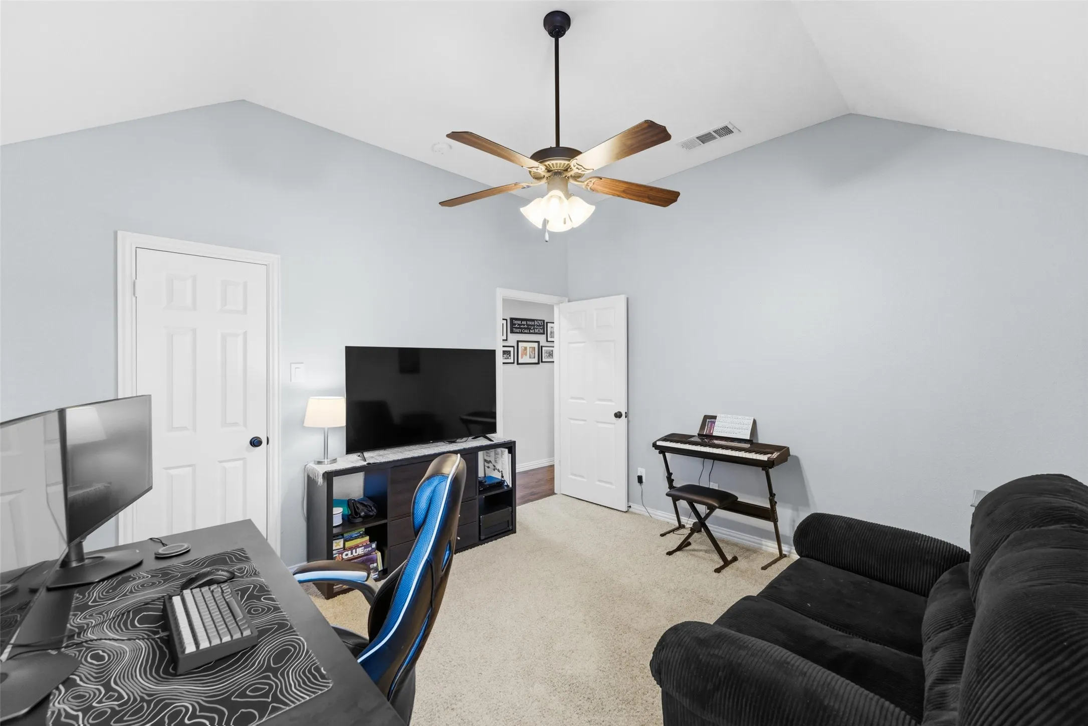 Single Family Residence For Sale in Collin County , 8747 Kelvington Drive, Frisco, Texas 75035, 4 Bedroom, 4 Bathroom, 3 Garage spaces, 3,435 Sqft, built in 2011, mls#21283416, Real Estate Agent in Frisco, Homes For Sale in Collin county, Homes For Sale in Frisco, Realtor in Frisco Texas, Real Estate Brokerage Independent Realty Texas, Luminita Cordes Realtor
