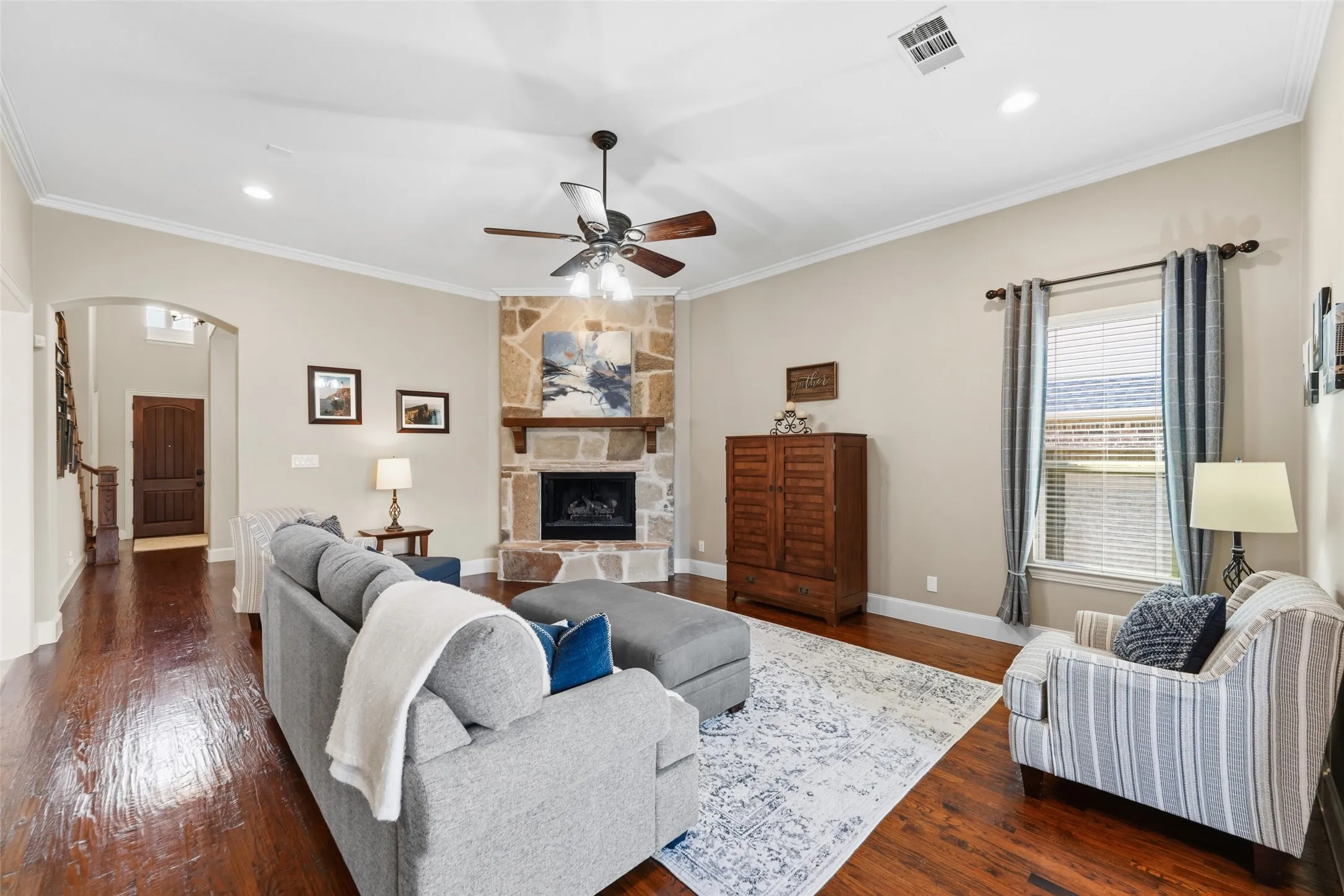 Single Family Residence For Sale in Collin County , 8747 Kelvington Drive, Frisco, Texas 75035, 4 Bedroom, 4 Bathroom, 3 Garage spaces, 3,435 Sqft, built in 2011, mls#21283416, Real Estate Agent in Frisco, Homes For Sale in Collin county, Homes For Sale in Frisco, Realtor in Frisco Texas, Real Estate Brokerage Independent Realty Texas, Luminita Cordes Realtor