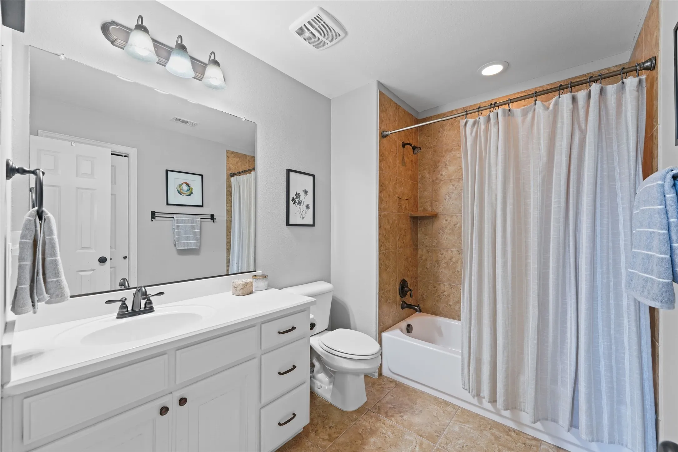 Ensuite to Bedroom