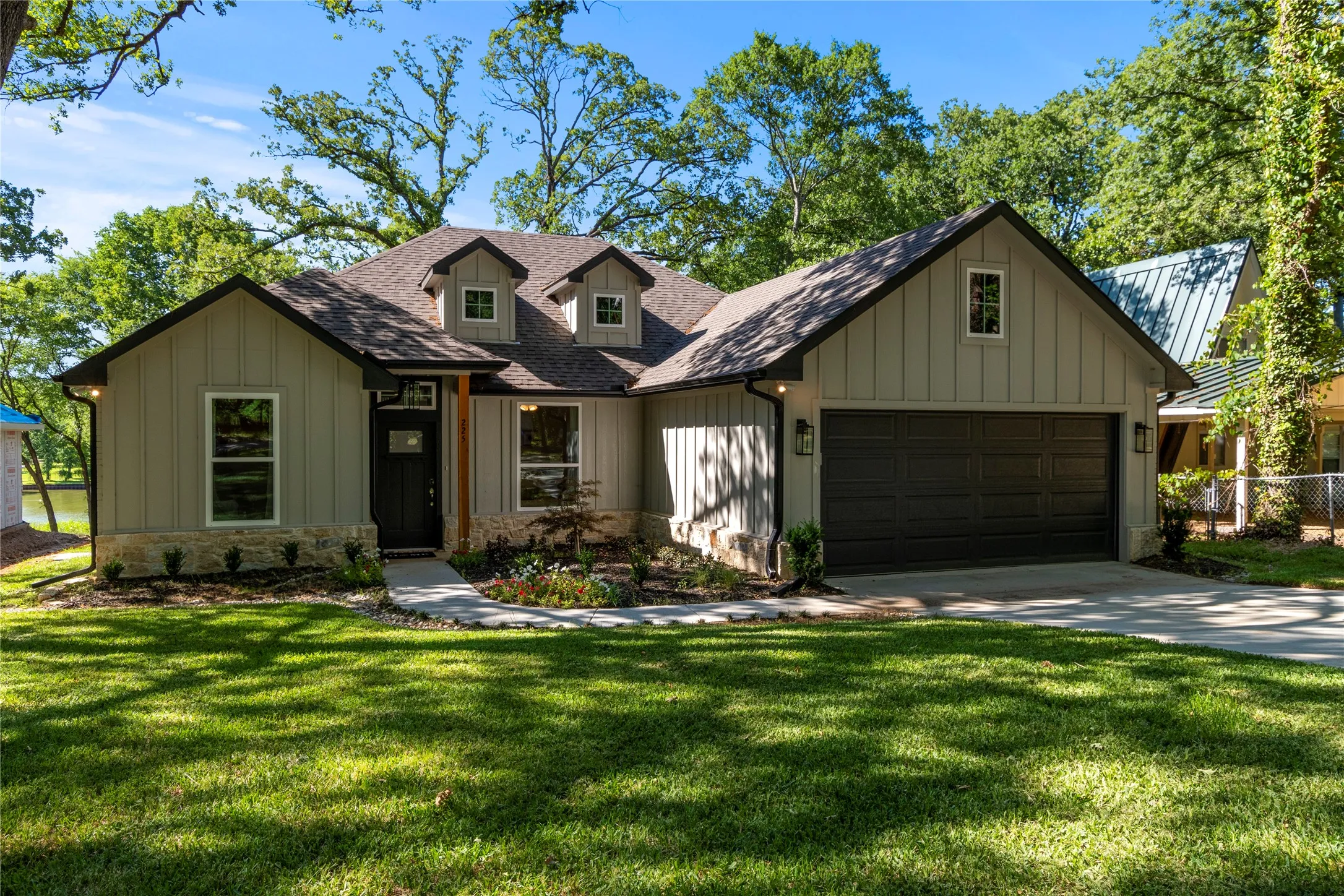 Single Family Residence For Sale in Henderson County , 225 Ben Lacy Drive, Gun Barrel City, Texas 75156, 3 Bedroom, 2 Bathroom, 2 Garage spaces, 1,572 Sqft, built in 2022, mls#21318557, Real Estate Agent in Gun Barrel City, Homes For Sale in Henderson county, Homes For Sale in Gun Barrel City, Realtor in Gun Barrel City Texas, Real Estate Brokerage Independent Realty Texas, Luminita Cordes Realtor
