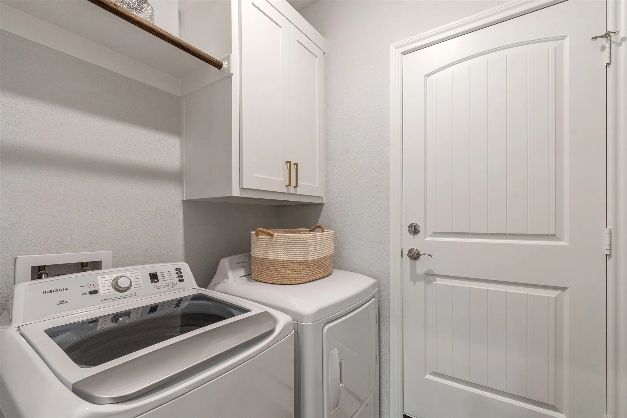 Single Family Residence For Sale in Henderson County , 225 Ben Lacy Drive, Gun Barrel City, Texas 75156, 3 Bedroom, 2 Bathroom, 2 Garage spaces, 1,572 Sqft, built in 2022, mls#21318557, Real Estate Agent in Gun Barrel City, Homes For Sale in Henderson county, Homes For Sale in Gun Barrel City, Realtor in Gun Barrel City Texas, Real Estate Brokerage Independent Realty Texas, Luminita Cordes Realtor