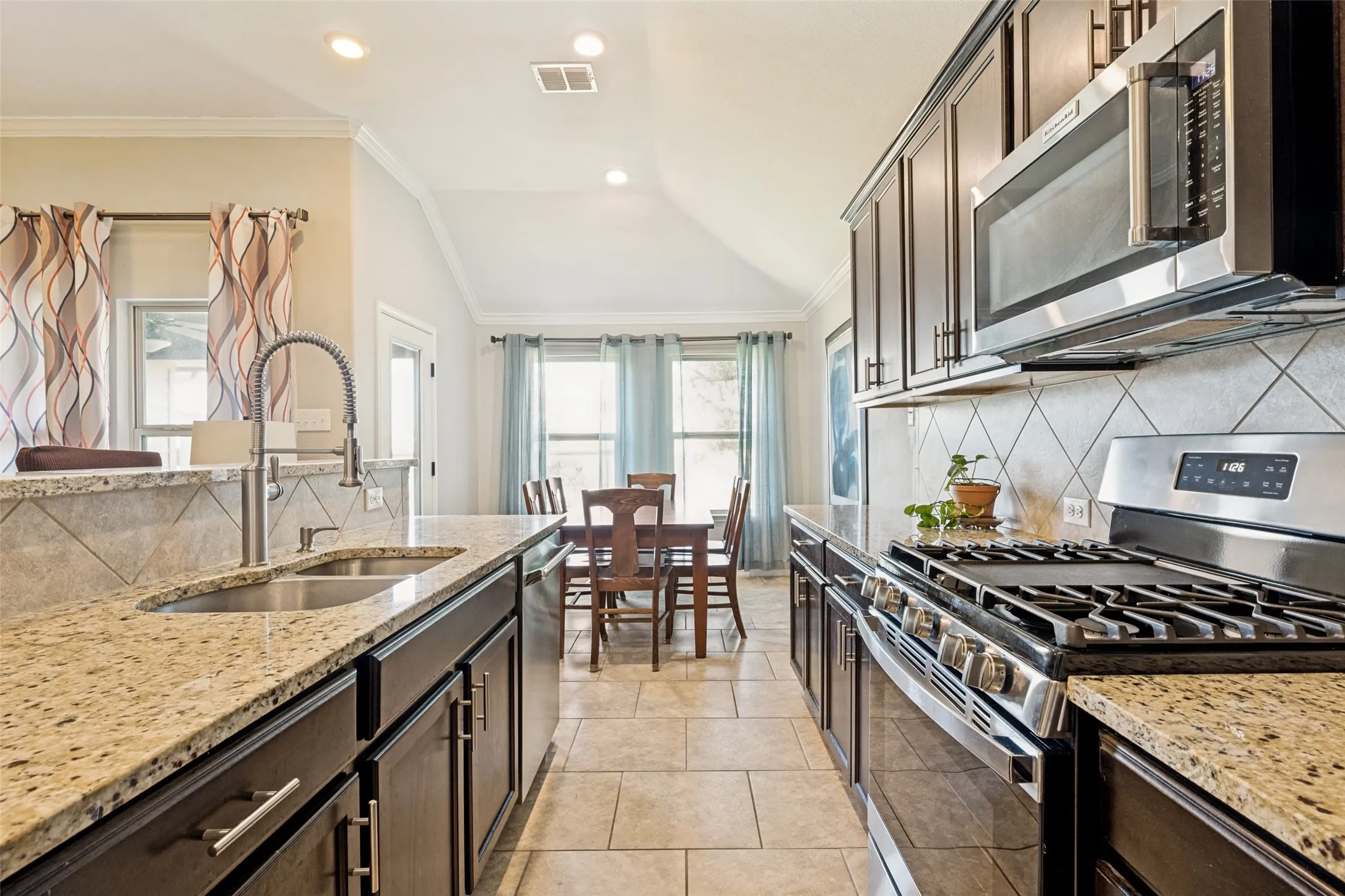 Single Family Residence For Sale in Denton County , 14641 San Pablo Drive, Fort Worth, Texas 76052, 3 Bedroom, 2 Bathroom, 2 Garage spaces, 1,536 Sqft, built in 2016, mls#21316034, Real Estate Agent in Fort Worth, Homes For Sale in Denton county, Homes For Sale in Fort Worth, Realtor in Fort Worth Texas, Real Estate Brokerage Independent Realty Texas, Luminita Cordes Realtor