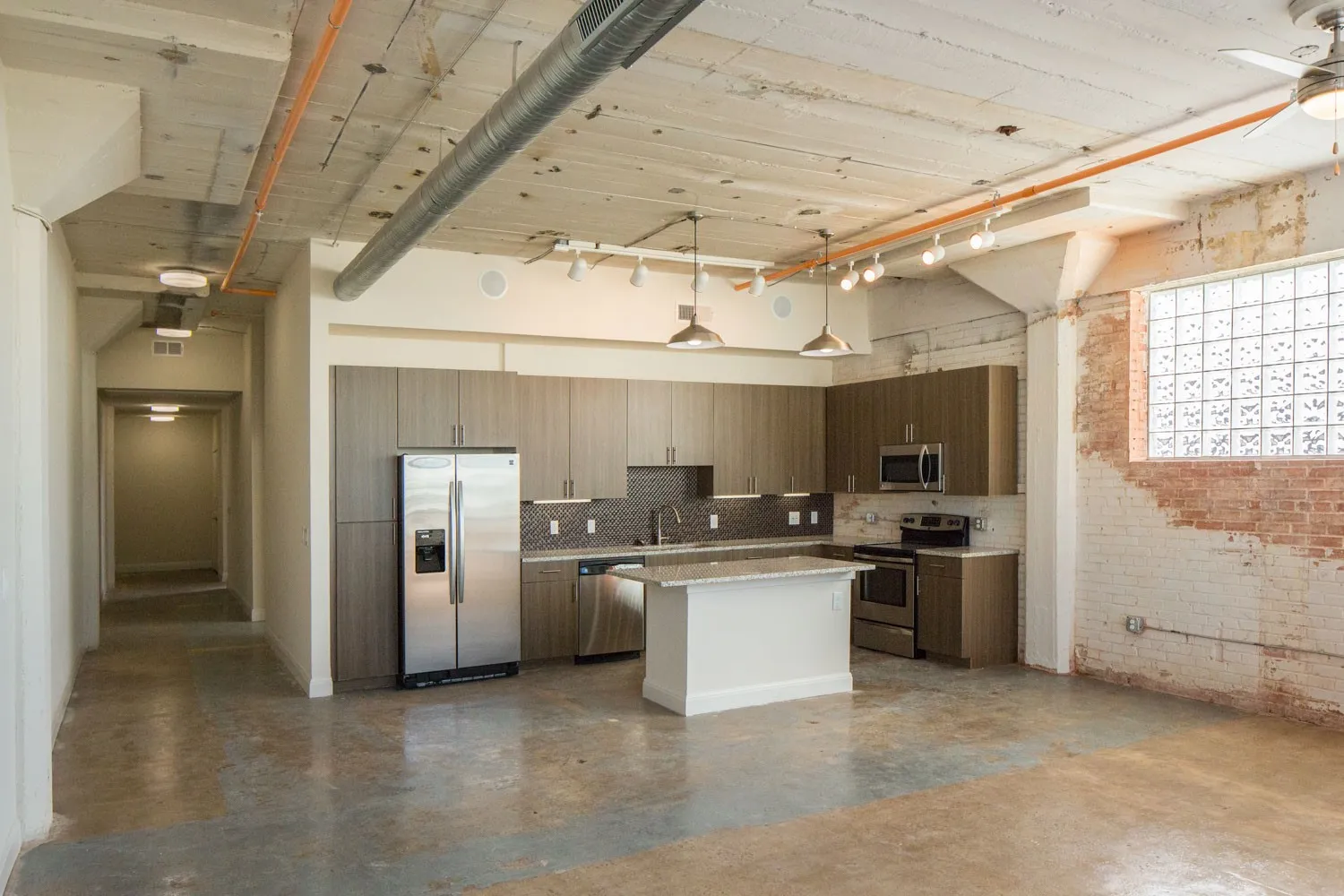 Apartment For Rent in Tarrant County , 801 W Vickery Boulevard 311, Fort Worth, Texas 76104, 1 Bedroom, 1 Bathroom, Garage spaces, 645 Sqft, built in 2015, mls#21318567, Real Estate Agent in Fort Worth, Homes For Rent in Tarrant county, Homes For Rent in Fort Worth, Realtor in Fort Worth Texas, Real Estate Brokerage Independent Realty Texas, Luminita Cordes Realtor