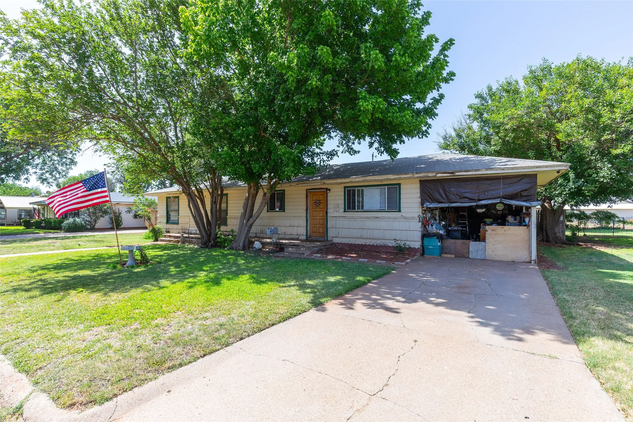 Single Family Residence For Sale in Taylor County , 1407 Herring, Merkel, Texas 79536, 2 Bedroom, 2 Bathroom, Garage spaces, 1,341 Sqft, built in 1956, mls#21318039, Real Estate Agent in Merkel, Homes For Sale in Taylor county, Homes For Sale in Merkel, Realtor in Merkel Texas, Real Estate Brokerage Independent Realty Texas, Luminita Cordes Realtor