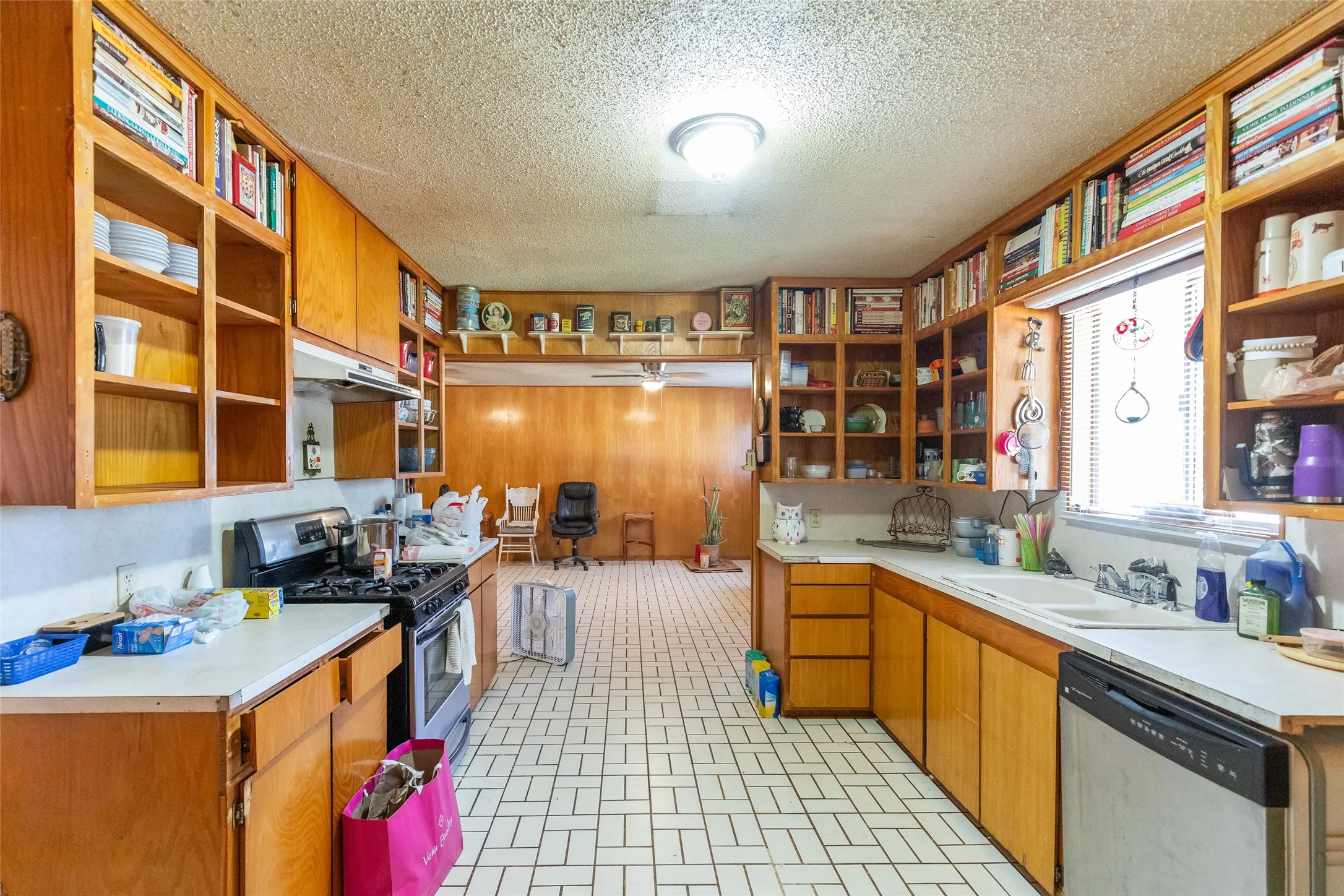 Single Family Residence For Sale in Taylor County , 1407 Herring, Merkel, Texas 79536, 2 Bedroom, 2 Bathroom, Garage spaces, 1,341 Sqft, built in 1956, mls#21318039, Real Estate Agent in Merkel, Homes For Sale in Taylor county, Homes For Sale in Merkel, Realtor in Merkel Texas, Real Estate Brokerage Independent Realty Texas, Luminita Cordes Realtor