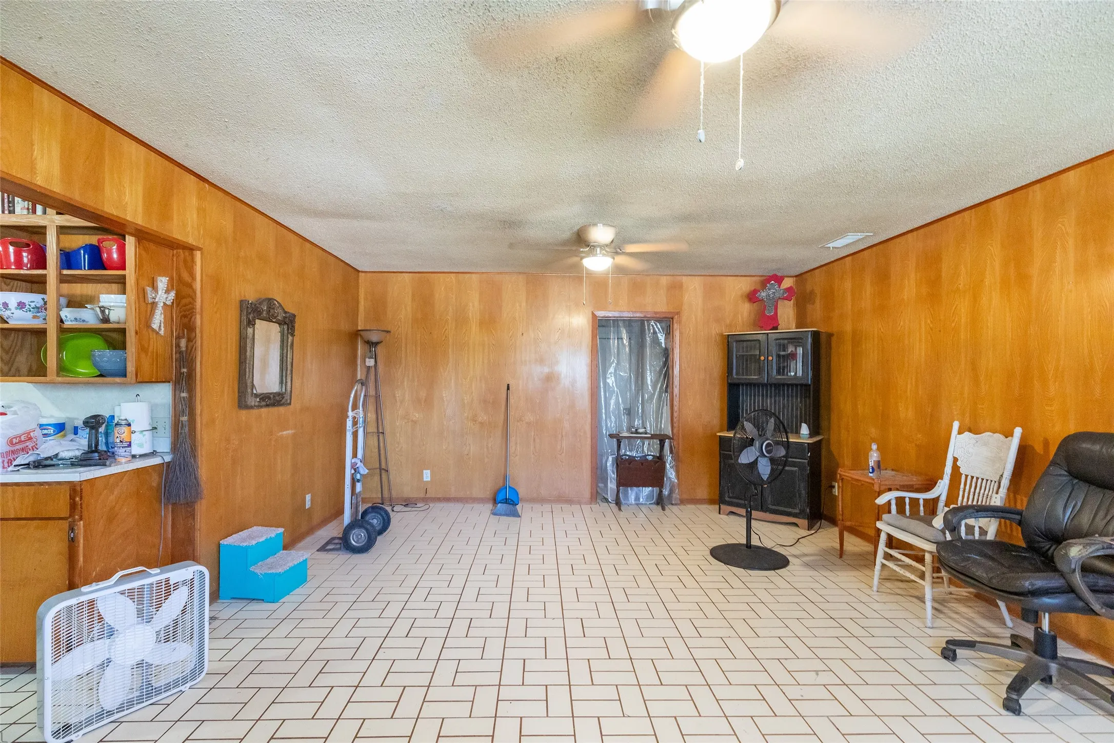 Single Family Residence For Sale in Taylor County , 1407 Herring, Merkel, Texas 79536, 2 Bedroom, 2 Bathroom, Garage spaces, 1,341 Sqft, built in 1956, mls#21318039, Real Estate Agent in Merkel, Homes For Sale in Taylor county, Homes For Sale in Merkel, Realtor in Merkel Texas, Real Estate Brokerage Independent Realty Texas, Luminita Cordes Realtor