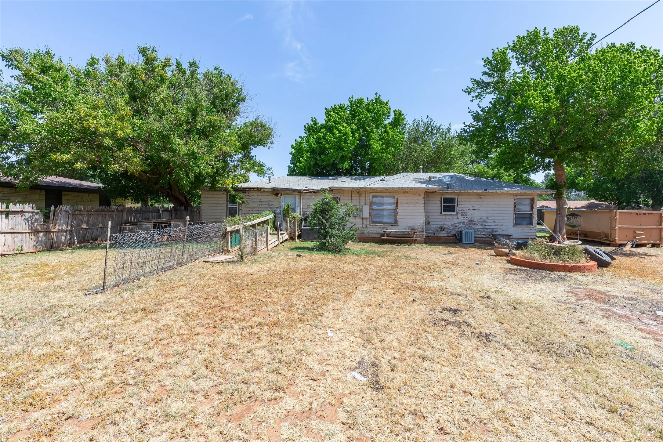 Single Family Residence For Sale in Taylor County , 1407 Herring, Merkel, Texas 79536, 2 Bedroom, 2 Bathroom, Garage spaces, 1,341 Sqft, built in 1956, mls#21318039, Real Estate Agent in Merkel, Homes For Sale in Taylor county, Homes For Sale in Merkel, Realtor in Merkel Texas, Real Estate Brokerage Independent Realty Texas, Luminita Cordes Realtor