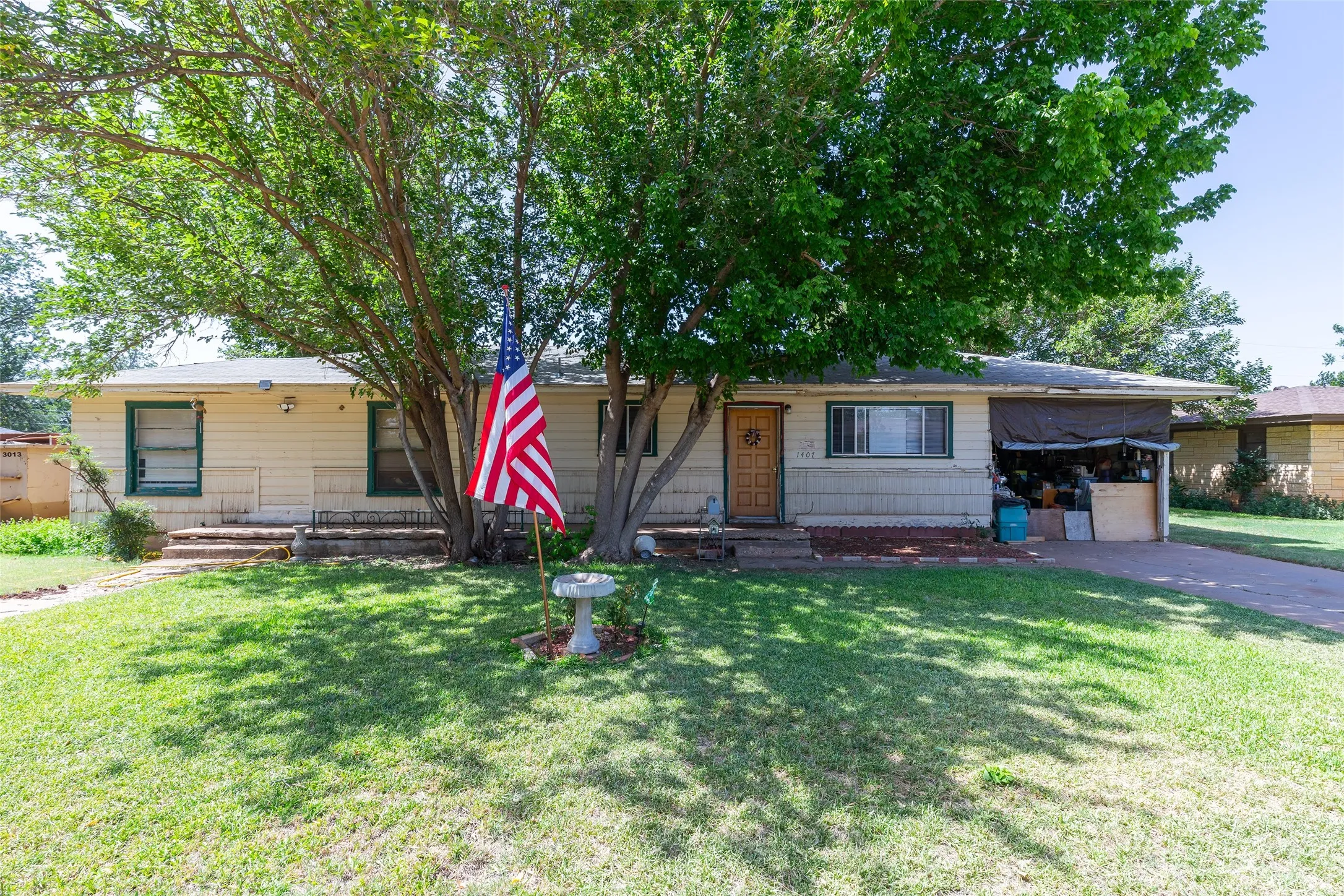 Single Family Residence For Sale in Taylor County , 1407 Herring, Merkel, Texas 79536, 2 Bedroom, 2 Bathroom, Garage spaces, 1,341 Sqft, built in 1956, mls#21318039, Real Estate Agent in Merkel, Homes For Sale in Taylor county, Homes For Sale in Merkel, Realtor in Merkel Texas, Real Estate Brokerage Independent Realty Texas, Luminita Cordes Realtor