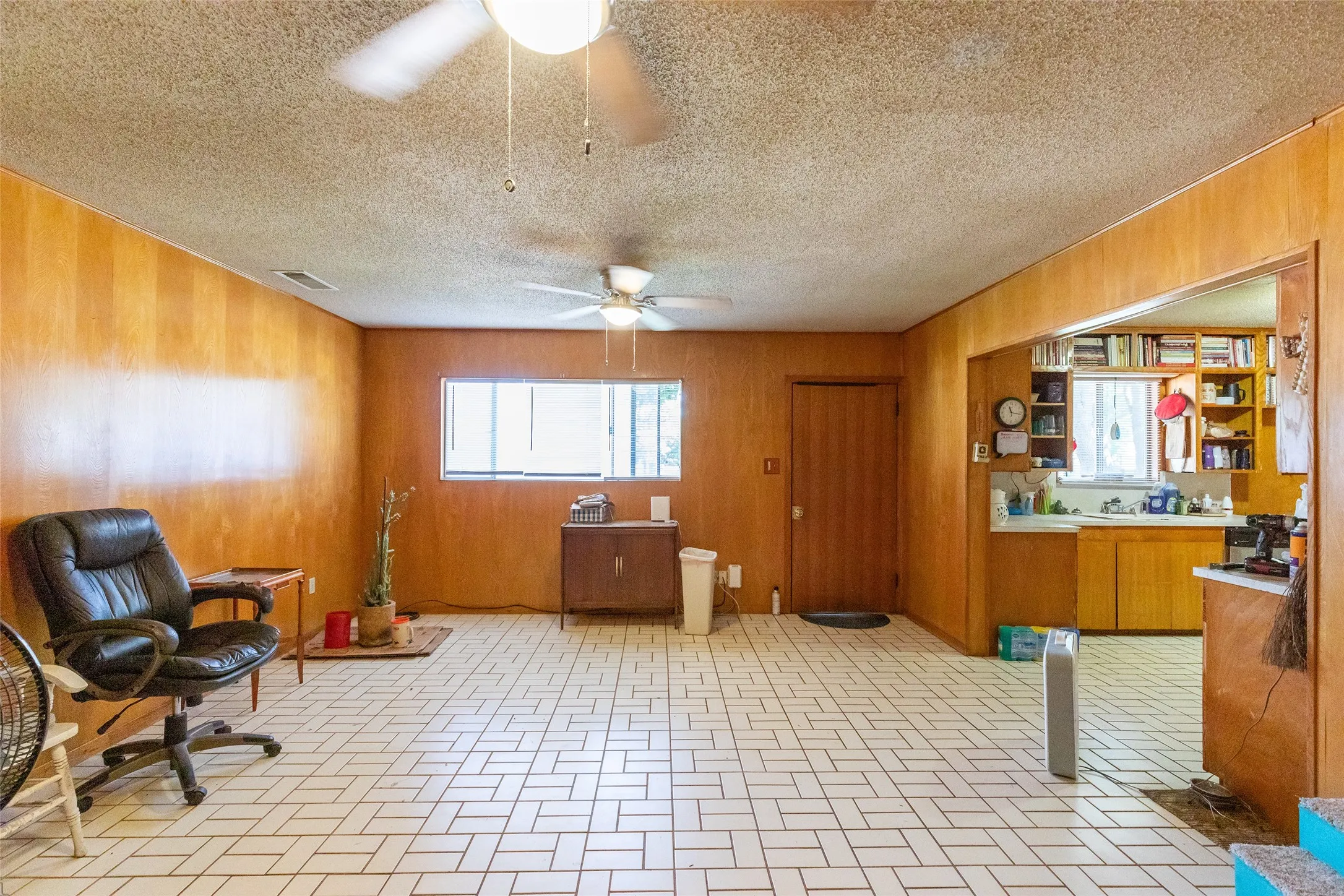 Single Family Residence For Sale in Taylor County , 1407 Herring, Merkel, Texas 79536, 2 Bedroom, 2 Bathroom, Garage spaces, 1,341 Sqft, built in 1956, mls#21318039, Real Estate Agent in Merkel, Homes For Sale in Taylor county, Homes For Sale in Merkel, Realtor in Merkel Texas, Real Estate Brokerage Independent Realty Texas, Luminita Cordes Realtor