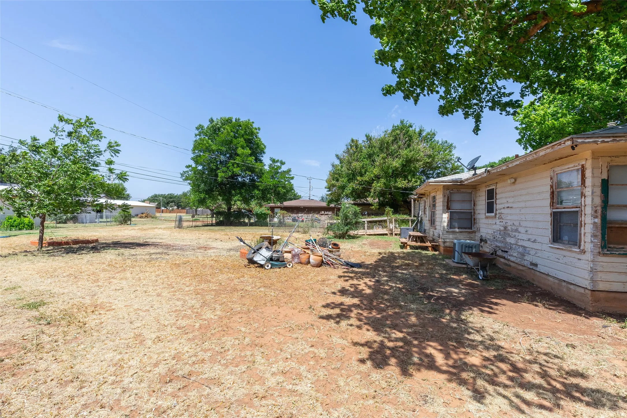 Single Family Residence For Sale in Taylor County , 1407 Herring, Merkel, Texas 79536, 2 Bedroom, 2 Bathroom, Garage spaces, 1,341 Sqft, built in 1956, mls#21318039, Real Estate Agent in Merkel, Homes For Sale in Taylor county, Homes For Sale in Merkel, Realtor in Merkel Texas, Real Estate Brokerage Independent Realty Texas, Luminita Cordes Realtor
