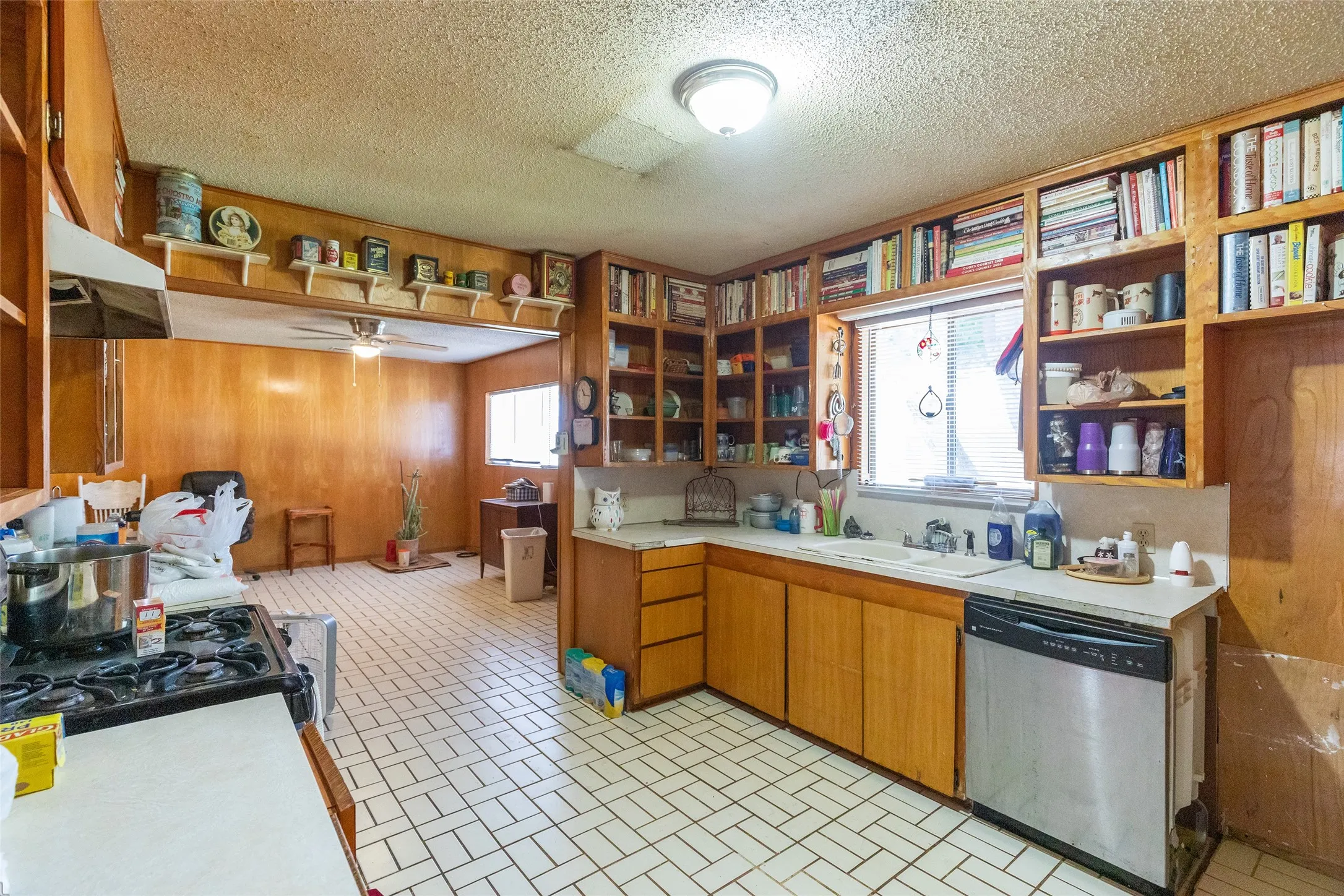 Single Family Residence For Sale in Taylor County , 1407 Herring, Merkel, Texas 79536, 2 Bedroom, 2 Bathroom, Garage spaces, 1,341 Sqft, built in 1956, mls#21318039, Real Estate Agent in Merkel, Homes For Sale in Taylor county, Homes For Sale in Merkel, Realtor in Merkel Texas, Real Estate Brokerage Independent Realty Texas, Luminita Cordes Realtor