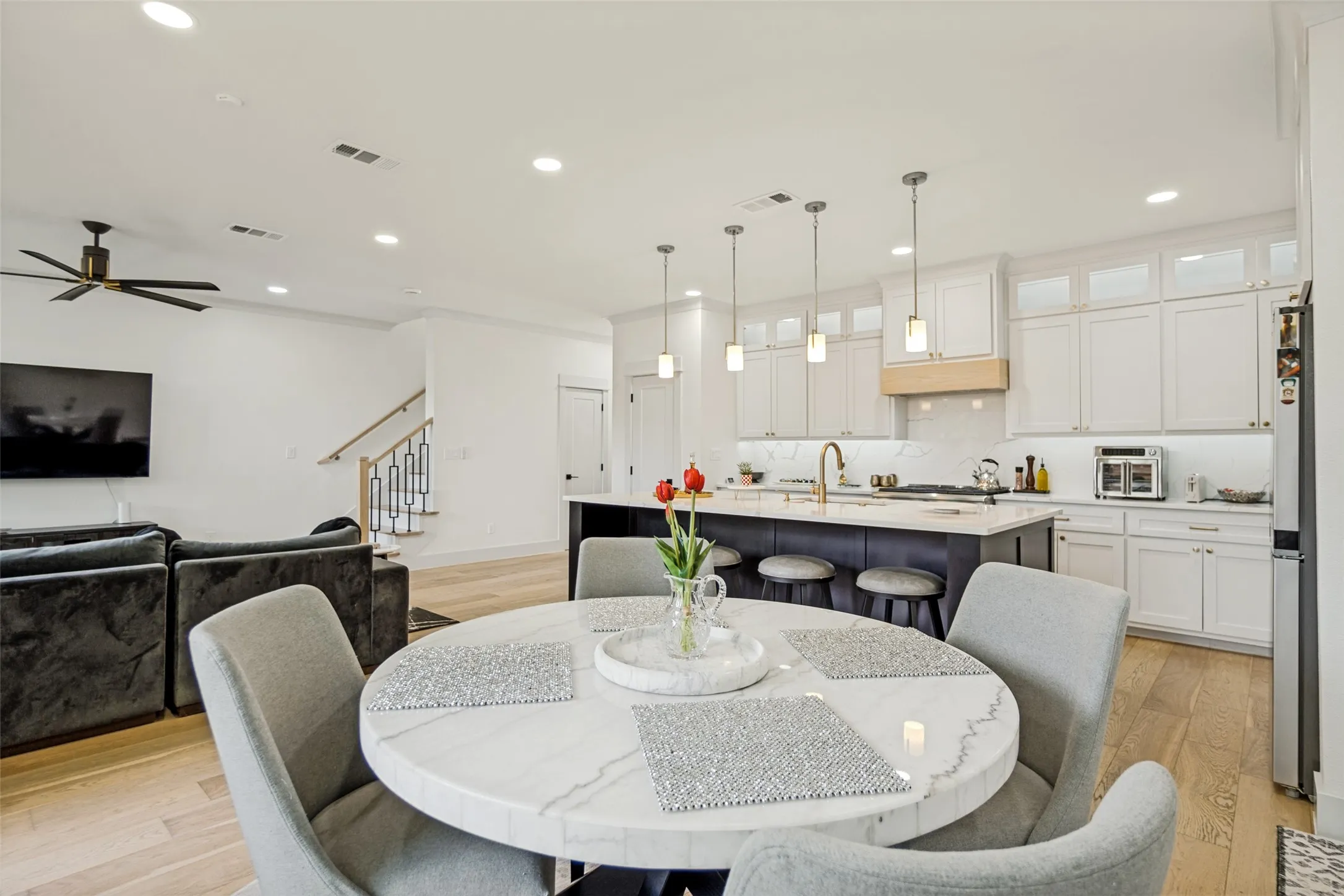 Single Family Residence For Sale in Dallas County , 1325 Compton Street, Dallas, Texas 75203, 3 Bedroom, 4 Bathroom, 2 Garage spaces, 2,600 Sqft, built in 2023, mls#21318543, Real Estate Agent in Dallas, Homes For Sale in Dallas county, Homes For Sale in Dallas, Realtor in Dallas Texas, Real Estate Brokerage Independent Realty Texas, Luminita Cordes Realtor