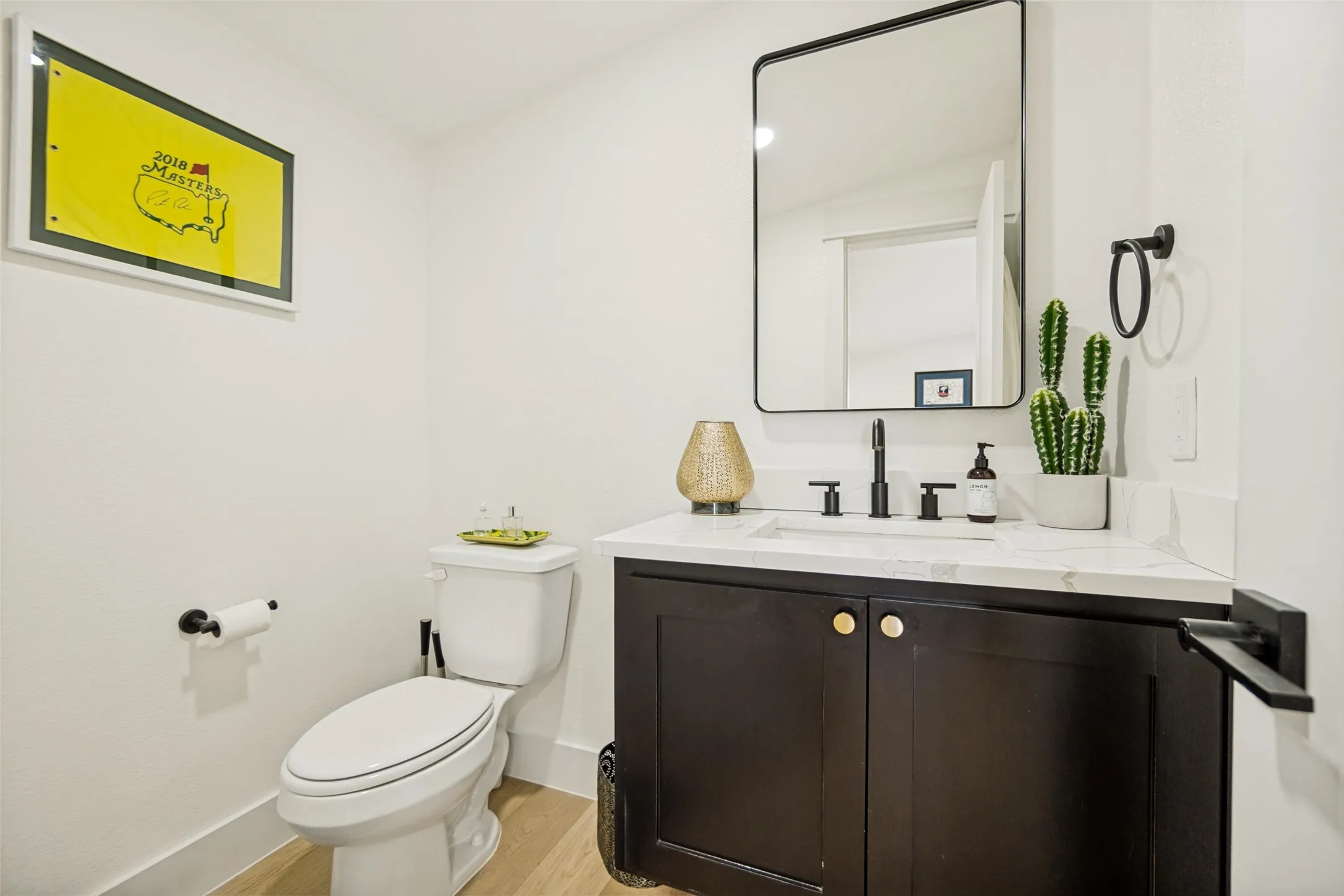 Upstairs 1/2 bath