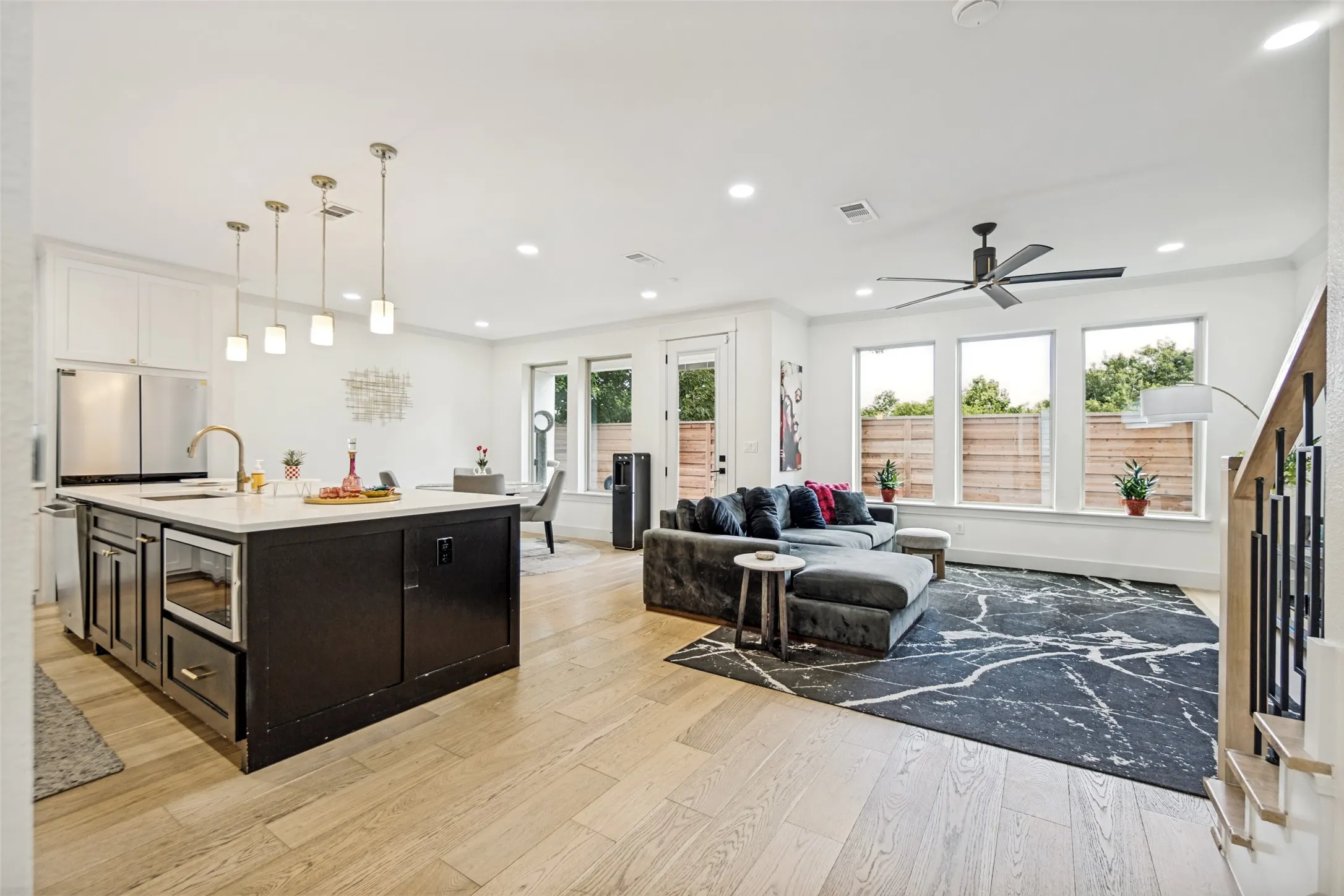 Single Family Residence For Sale in Dallas County , 1325 Compton Street, Dallas, Texas 75203, 3 Bedroom, 4 Bathroom, 2 Garage spaces, 2,600 Sqft, built in 2023, mls#21318543, Real Estate Agent in Dallas, Homes For Sale in Dallas county, Homes For Sale in Dallas, Realtor in Dallas Texas, Real Estate Brokerage Independent Realty Texas, Luminita Cordes Realtor