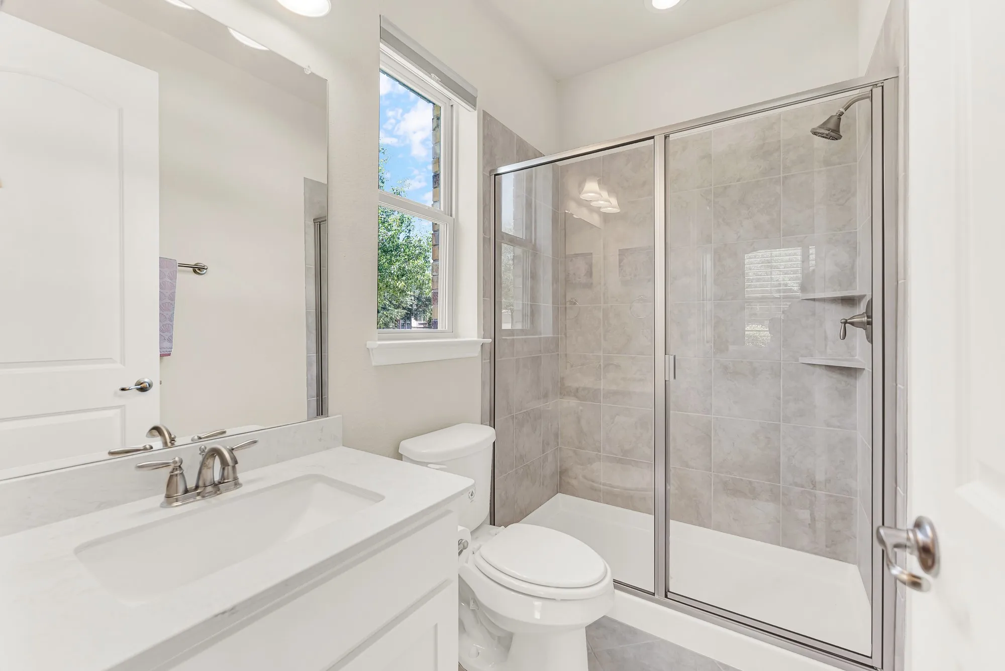 Single Family Residence For Sale in Collin County , 13882 Gibraltar Lane, Frisco, Texas 75035, 5 Bedroom, 5 Bathroom, 2 Garage spaces, 3,582 Sqft, built in 2016, mls#21316015, Real Estate Agent in Frisco, Homes For Sale in Collin county, Homes For Sale in Frisco, Realtor in Frisco Texas, Real Estate Brokerage Independent Realty Texas, Luminita Cordes Realtor