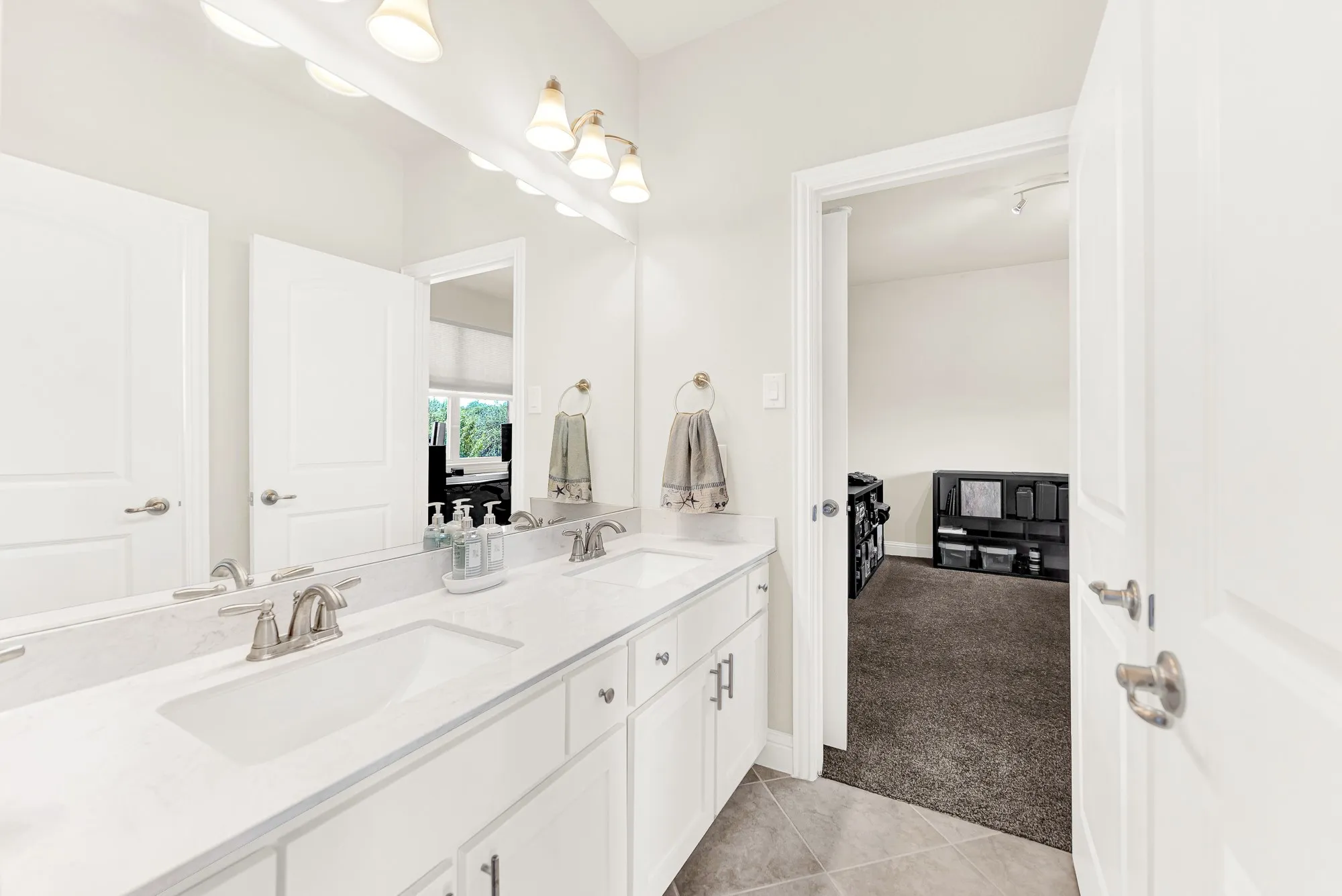 Single Family Residence For Sale in Collin County , 13882 Gibraltar Lane, Frisco, Texas 75035, 5 Bedroom, 5 Bathroom, 2 Garage spaces, 3,582 Sqft, built in 2016, mls#21316015, Real Estate Agent in Frisco, Homes For Sale in Collin county, Homes For Sale in Frisco, Realtor in Frisco Texas, Real Estate Brokerage Independent Realty Texas, Luminita Cordes Realtor