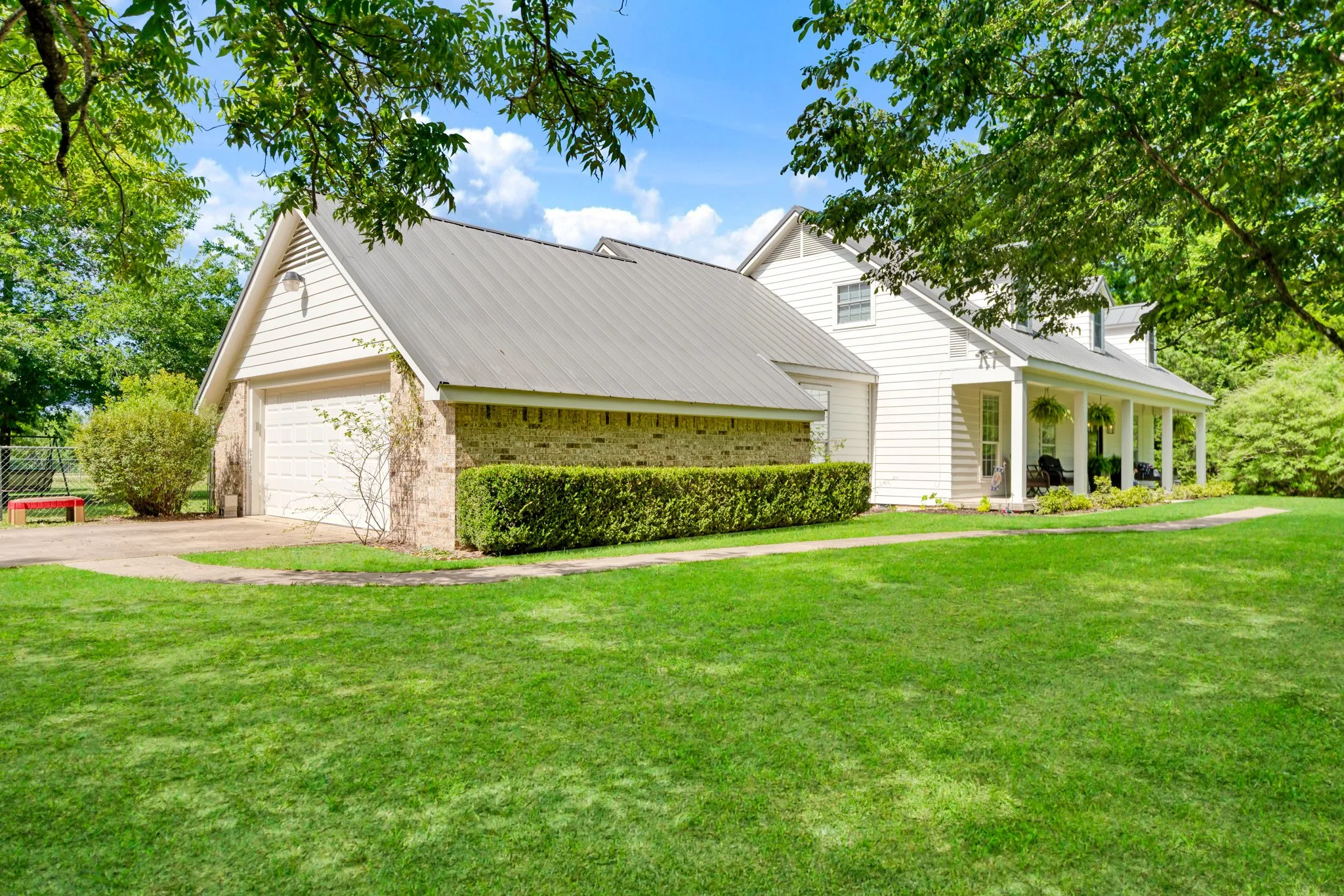 Single Family Residence For Sale in Lamar County , 1269 County Road 12650, Paris, Texas 75462, 5 Bedroom, 3 Bathroom, 2 Garage spaces, 2,982 Sqft, built in 1998, mls#21317007, Real Estate Agent in Paris, Homes For Sale in Lamar county, Homes For Sale in Paris, Realtor in Paris Texas, Real Estate Brokerage Independent Realty Texas, Luminita Cordes Realtor