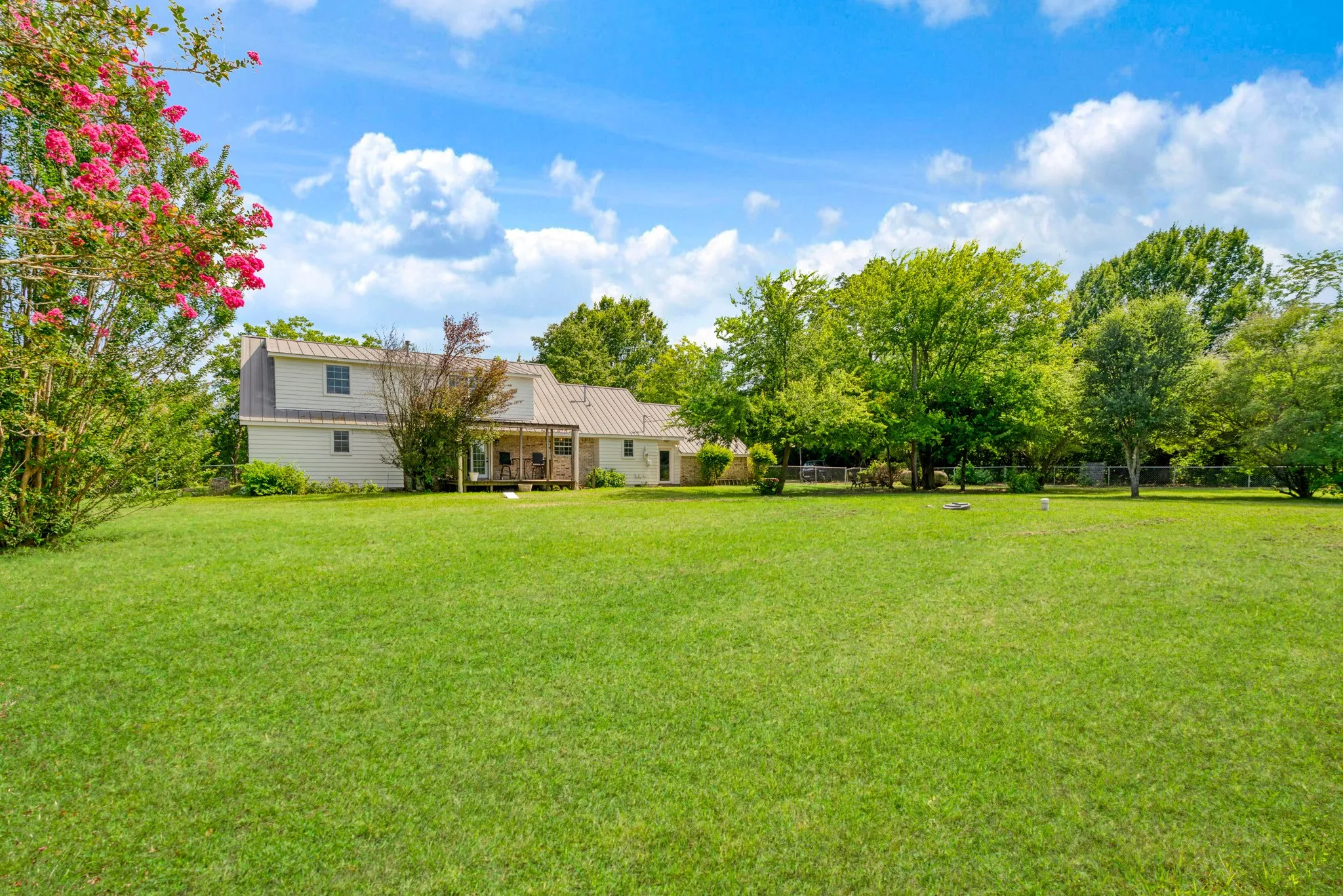 Single Family Residence For Sale in Lamar County , 1269 County Road 12650, Paris, Texas 75462, 5 Bedroom, 3 Bathroom, 2 Garage spaces, 2,982 Sqft, built in 1998, mls#21317007, Real Estate Agent in Paris, Homes For Sale in Lamar county, Homes For Sale in Paris, Realtor in Paris Texas, Real Estate Brokerage Independent Realty Texas, Luminita Cordes Realtor