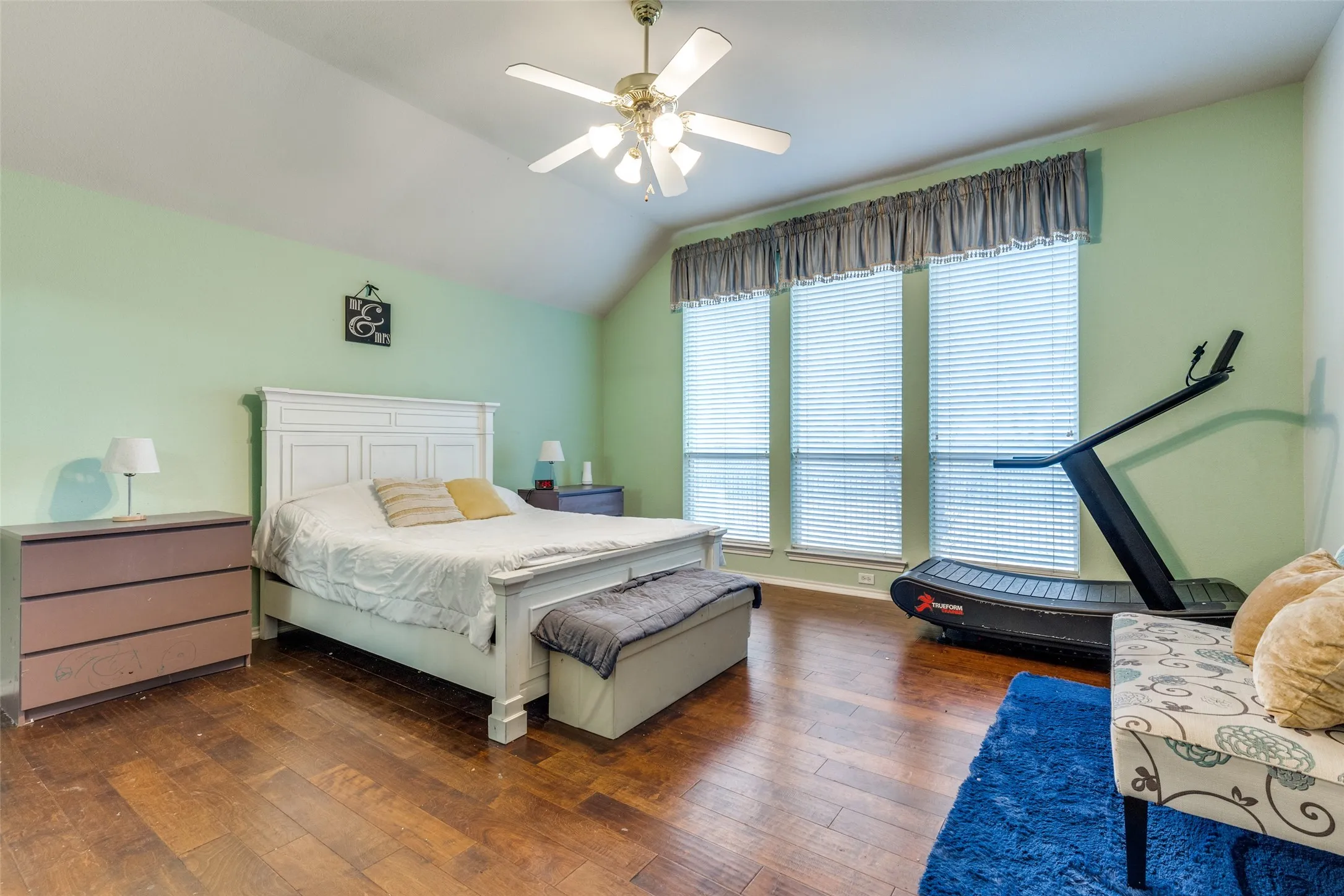 Single Family Residence For Sale in Tarrant County , 10812 Grayhawk Lane, Fort Worth, Texas 76244, 3 Bedroom, 2 Bathroom, 2 Garage spaces, 2,690 Sqft, built in 2002, mls#21318599, Real Estate Agent in Fort Worth, Homes For Sale in Tarrant county, Homes For Sale in Fort Worth, Realtor in Fort Worth Texas, Real Estate Brokerage Independent Realty Texas, Luminita Cordes Realtor