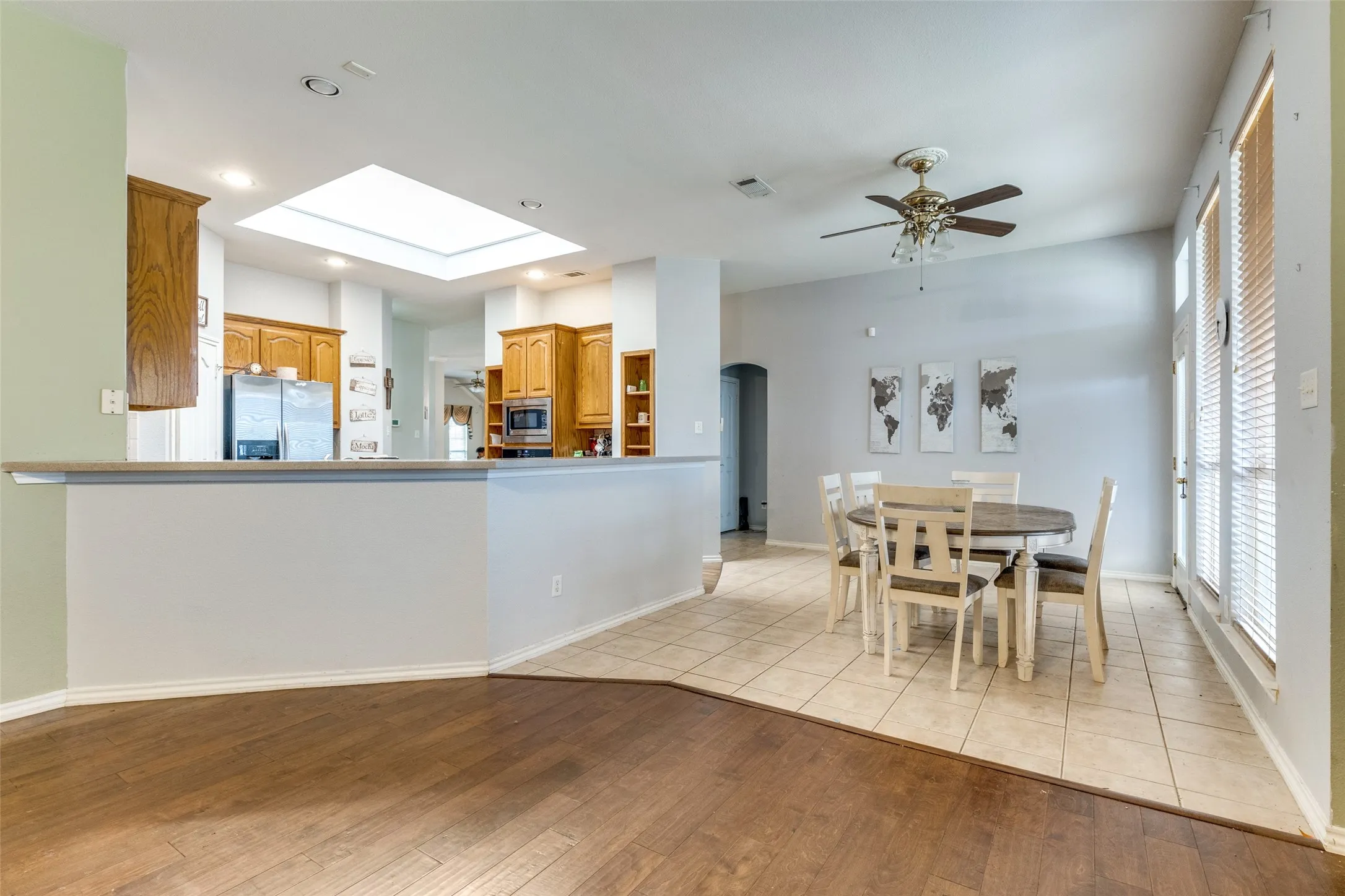 Single Family Residence For Sale in Tarrant County , 10812 Grayhawk Lane, Fort Worth, Texas 76244, 3 Bedroom, 2 Bathroom, 2 Garage spaces, 2,690 Sqft, built in 2002, mls#21318599, Real Estate Agent in Fort Worth, Homes For Sale in Tarrant county, Homes For Sale in Fort Worth, Realtor in Fort Worth Texas, Real Estate Brokerage Independent Realty Texas, Luminita Cordes Realtor