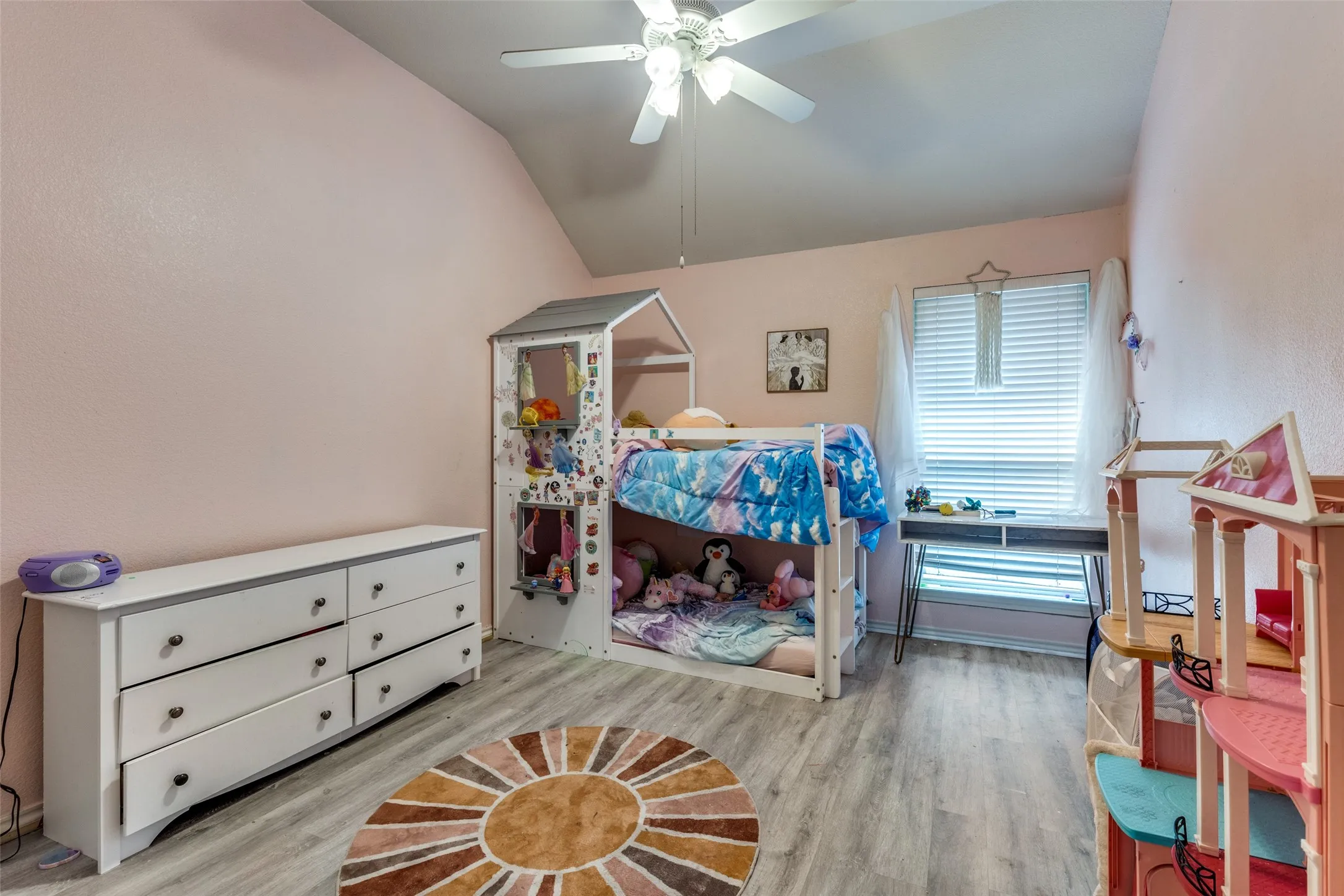 Single Family Residence For Sale in Tarrant County , 10812 Grayhawk Lane, Fort Worth, Texas 76244, 3 Bedroom, 2 Bathroom, 2 Garage spaces, 2,690 Sqft, built in 2002, mls#21318599, Real Estate Agent in Fort Worth, Homes For Sale in Tarrant county, Homes For Sale in Fort Worth, Realtor in Fort Worth Texas, Real Estate Brokerage Independent Realty Texas, Luminita Cordes Realtor