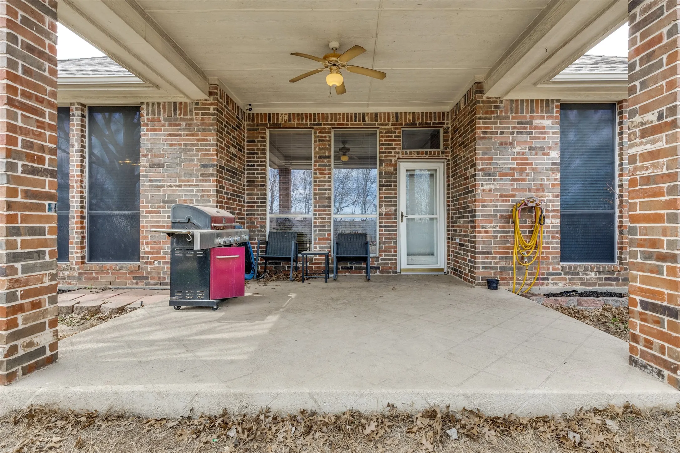 Single Family Residence For Sale in Tarrant County , 10812 Grayhawk Lane, Fort Worth, Texas 76244, 3 Bedroom, 2 Bathroom, 2 Garage spaces, 2,690 Sqft, built in 2002, mls#21318599, Real Estate Agent in Fort Worth, Homes For Sale in Tarrant county, Homes For Sale in Fort Worth, Realtor in Fort Worth Texas, Real Estate Brokerage Independent Realty Texas, Luminita Cordes Realtor