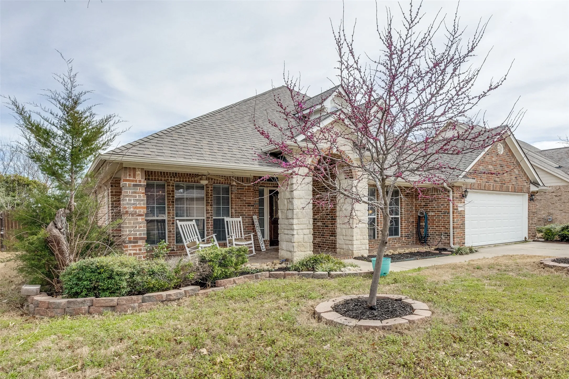 Single Family Residence For Sale in Tarrant County , 10812 Grayhawk Lane, Fort Worth, Texas 76244, 3 Bedroom, 2 Bathroom, 2 Garage spaces, 2,690 Sqft, built in 2002, mls#21318599, Real Estate Agent in Fort Worth, Homes For Sale in Tarrant county, Homes For Sale in Fort Worth, Realtor in Fort Worth Texas, Real Estate Brokerage Independent Realty Texas, Luminita Cordes Realtor