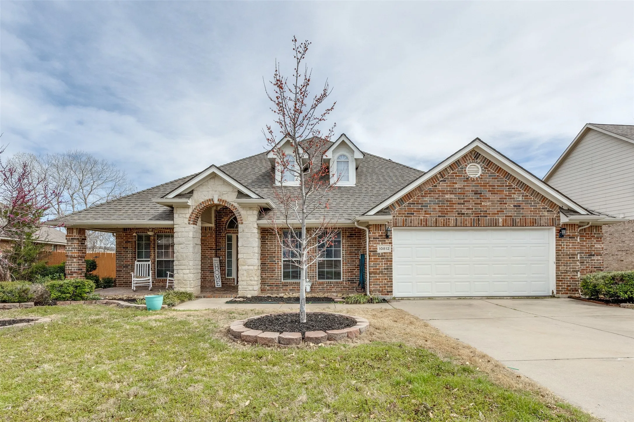 Single Family Residence For Sale in Tarrant County , 10812 Grayhawk Lane, Fort Worth, Texas 76244, 3 Bedroom, 2 Bathroom, 2 Garage spaces, 2,690 Sqft, built in 2002, mls#21318599, Real Estate Agent in Fort Worth, Homes For Sale in Tarrant county, Homes For Sale in Fort Worth, Realtor in Fort Worth Texas, Real Estate Brokerage Independent Realty Texas, Luminita Cordes Realtor