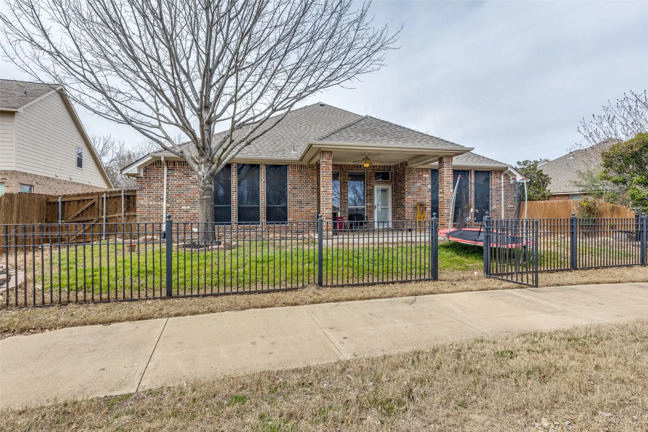 Single Family Residence For Sale in Tarrant County , 10812 Grayhawk Lane, Fort Worth, Texas 76244, 3 Bedroom, 2 Bathroom, 2 Garage spaces, 2,690 Sqft, built in 2002, mls#21318599, Real Estate Agent in Fort Worth, Homes For Sale in Tarrant county, Homes For Sale in Fort Worth, Realtor in Fort Worth Texas, Real Estate Brokerage Independent Realty Texas, Luminita Cordes Realtor