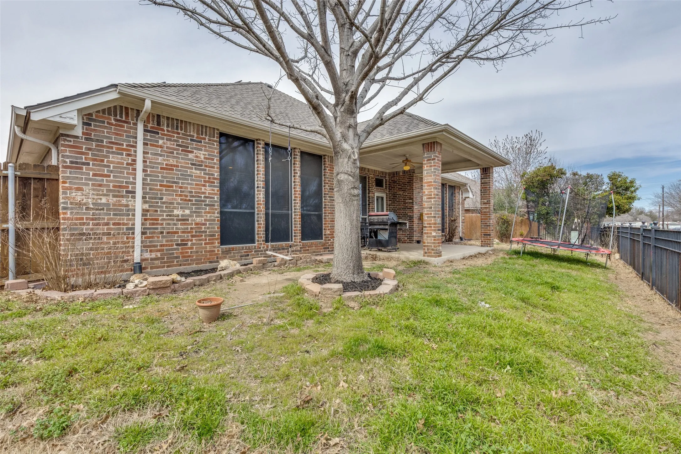 Single Family Residence For Sale in Tarrant County , 10812 Grayhawk Lane, Fort Worth, Texas 76244, 3 Bedroom, 2 Bathroom, 2 Garage spaces, 2,690 Sqft, built in 2002, mls#21318599, Real Estate Agent in Fort Worth, Homes For Sale in Tarrant county, Homes For Sale in Fort Worth, Realtor in Fort Worth Texas, Real Estate Brokerage Independent Realty Texas, Luminita Cordes Realtor