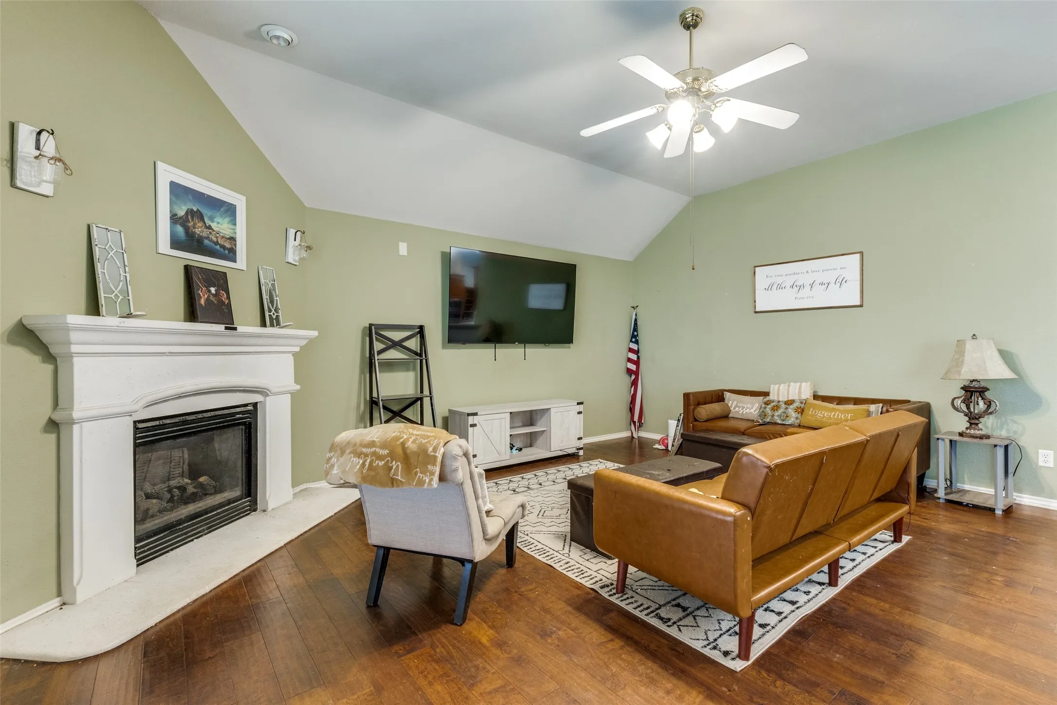 Single Family Residence For Sale in Tarrant County , 10812 Grayhawk Lane, Fort Worth, Texas 76244, 3 Bedroom, 2 Bathroom, 2 Garage spaces, 2,690 Sqft, built in 2002, mls#21318599, Real Estate Agent in Fort Worth, Homes For Sale in Tarrant county, Homes For Sale in Fort Worth, Realtor in Fort Worth Texas, Real Estate Brokerage Independent Realty Texas, Luminita Cordes Realtor