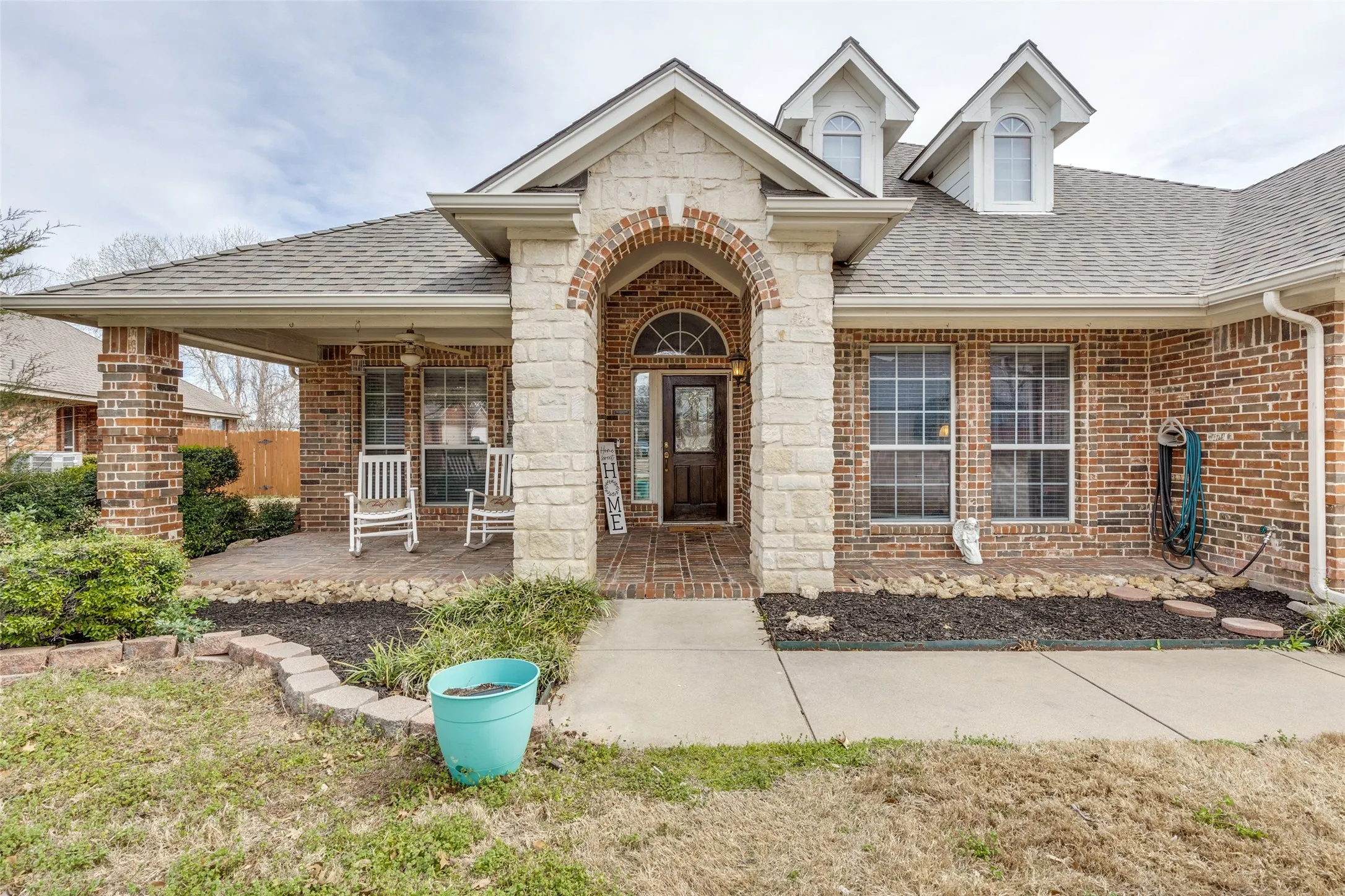 Single Family Residence For Sale in Tarrant County , 10812 Grayhawk Lane, Fort Worth, Texas 76244, 3 Bedroom, 2 Bathroom, 2 Garage spaces, 2,690 Sqft, built in 2002, mls#21318599, Real Estate Agent in Fort Worth, Homes For Sale in Tarrant county, Homes For Sale in Fort Worth, Realtor in Fort Worth Texas, Real Estate Brokerage Independent Realty Texas, Luminita Cordes Realtor