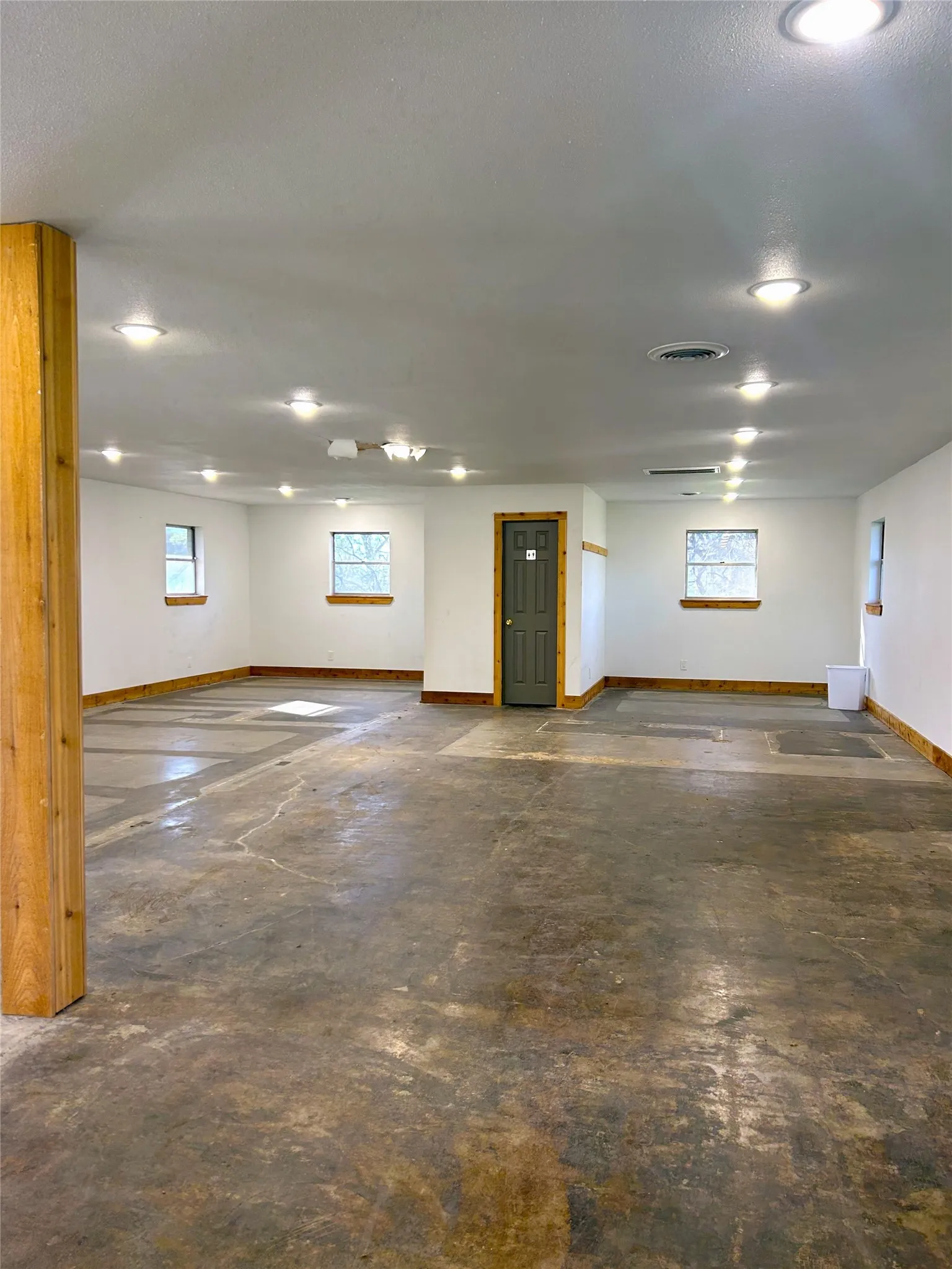 Retail For Sale in Johnson County , 6100 S Interstate 35 W, Alvarado, Texas 76009, 0, 0, Garage spaces, 0 Sqft, built in 1999, mls#21313042, Real Estate Agent in Alvarado, Homes For Sale in Johnson county, Homes For Sale in Alvarado, Realtor in Alvarado Texas, Real Estate Brokerage Independent Realty Texas, Luminita Cordes Realtor