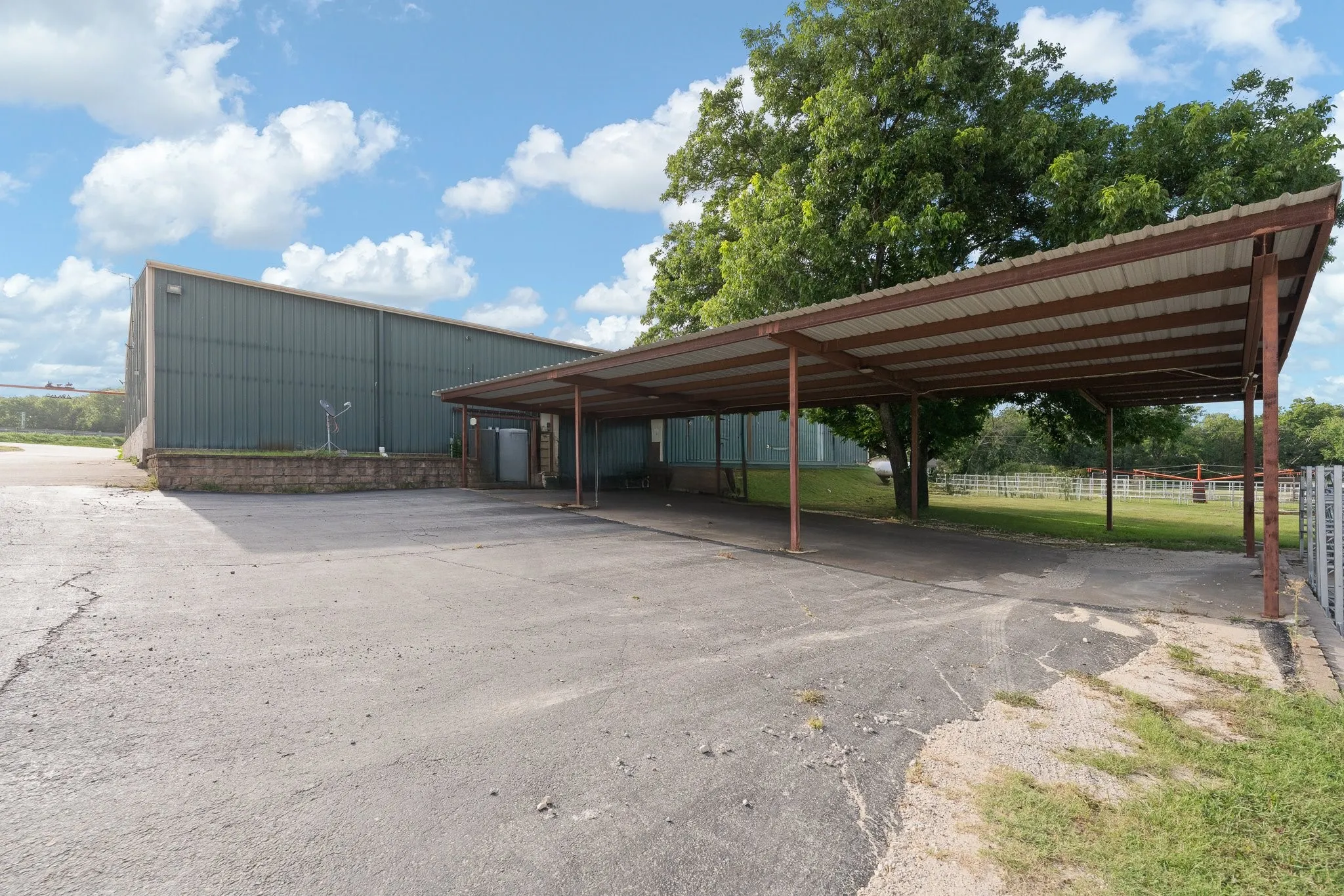 Retail For Sale in Johnson County , 6100 S Interstate 35 W, Alvarado, Texas 76009, 0, 0, Garage spaces, 0 Sqft, built in 1999, mls#21313042, Real Estate Agent in Alvarado, Homes For Sale in Johnson county, Homes For Sale in Alvarado, Realtor in Alvarado Texas, Real Estate Brokerage Independent Realty Texas, Luminita Cordes Realtor