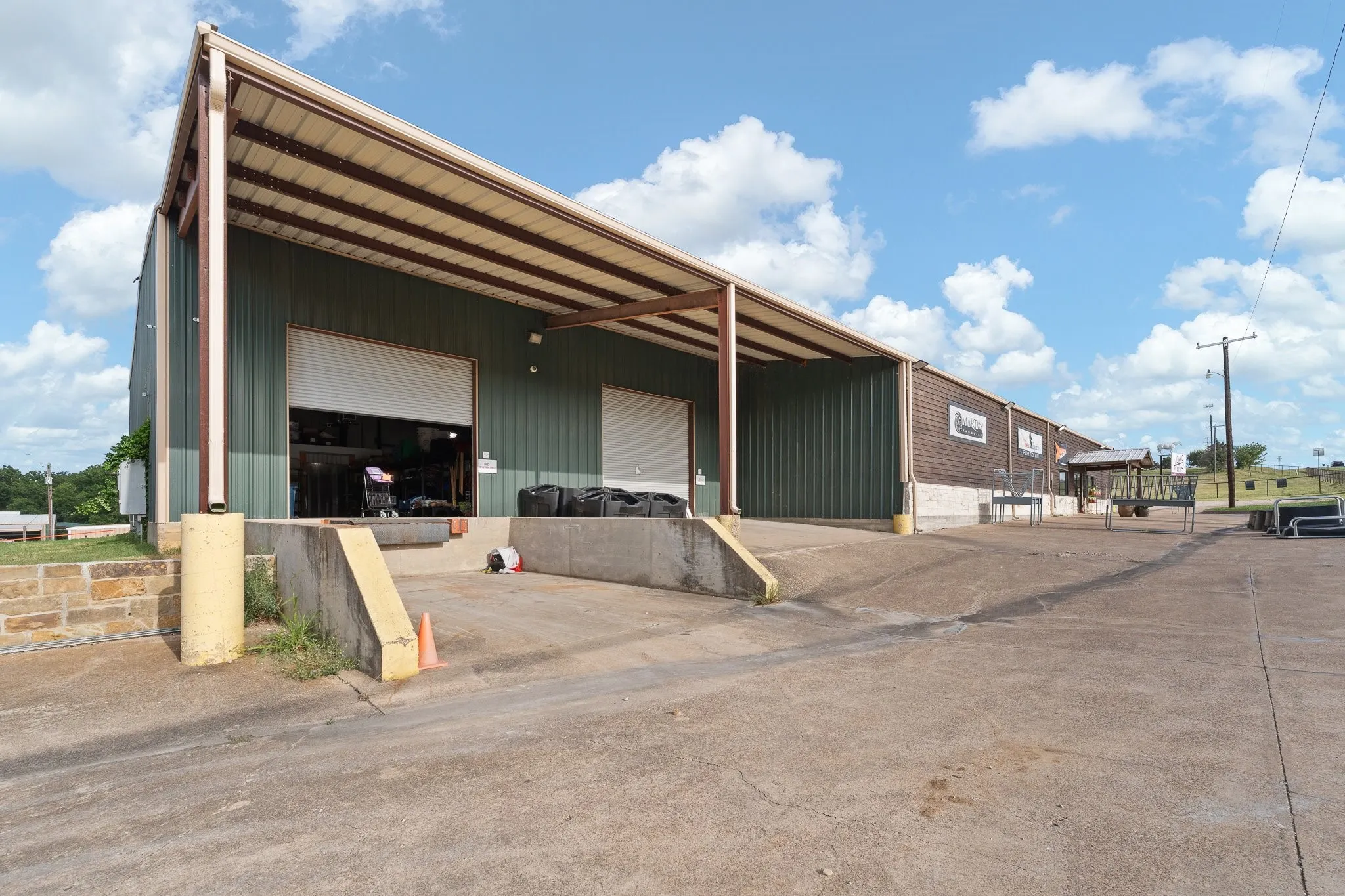 Retail For Sale in Johnson County , 6100 S Interstate 35 W, Alvarado, Texas 76009, 0, 0, Garage spaces, 0 Sqft, built in 1999, mls#21313042, Real Estate Agent in Alvarado, Homes For Sale in Johnson county, Homes For Sale in Alvarado, Realtor in Alvarado Texas, Real Estate Brokerage Independent Realty Texas, Luminita Cordes Realtor
